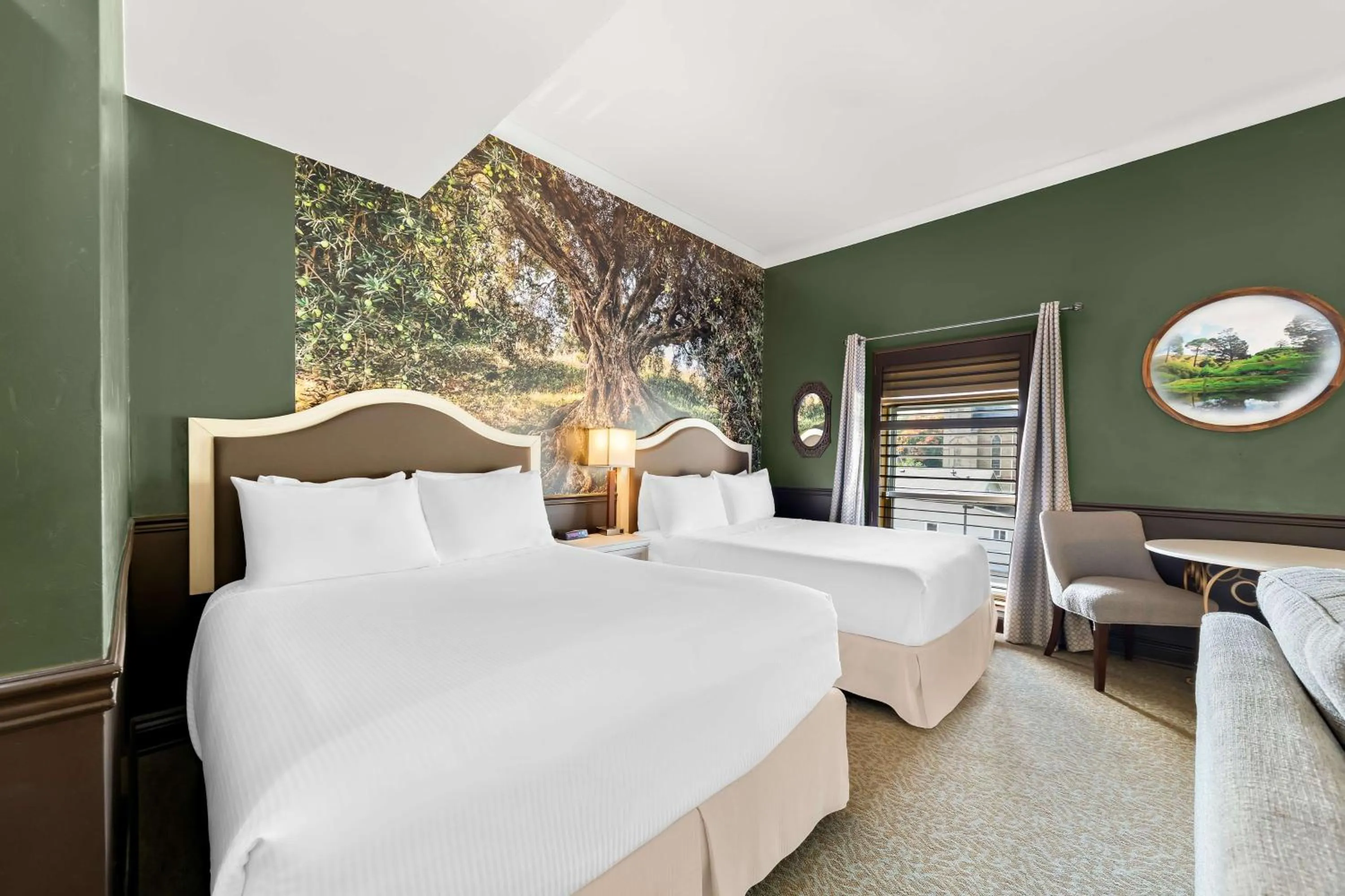 Bedroom, Bed in The Arlington Hotel - BW Signature Collection