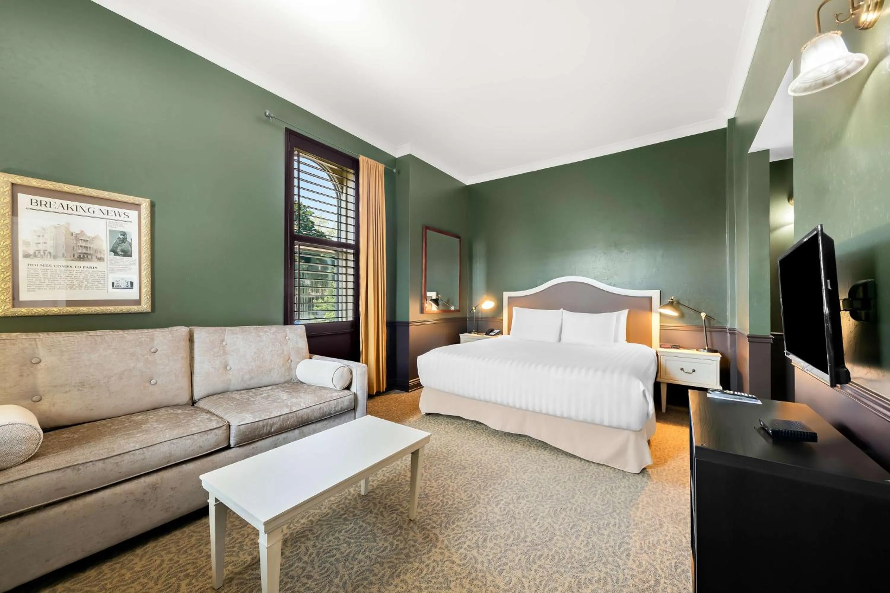 Bedroom, Bed in The Arlington Hotel - BW Signature Collection