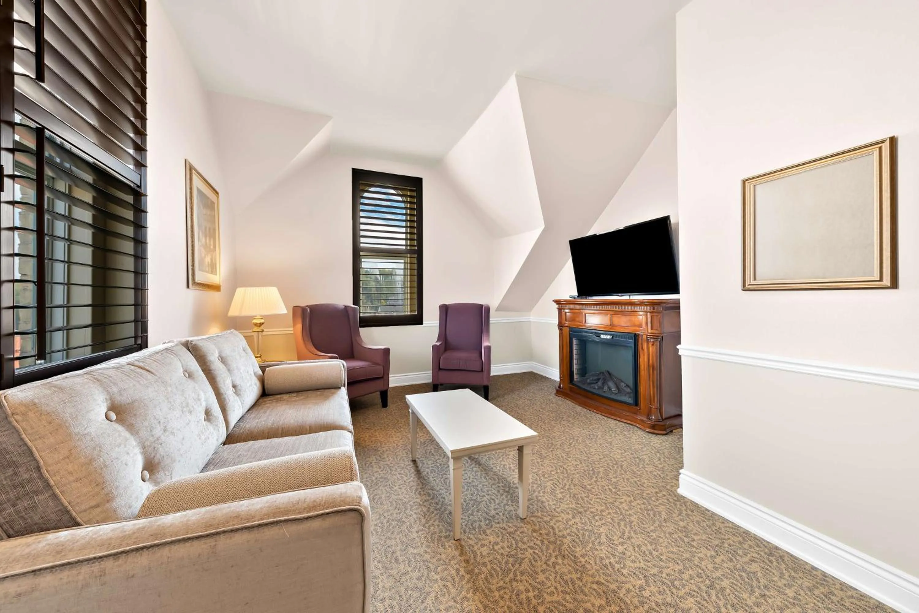 Bedroom in The Arlington Hotel - BW Signature Collection