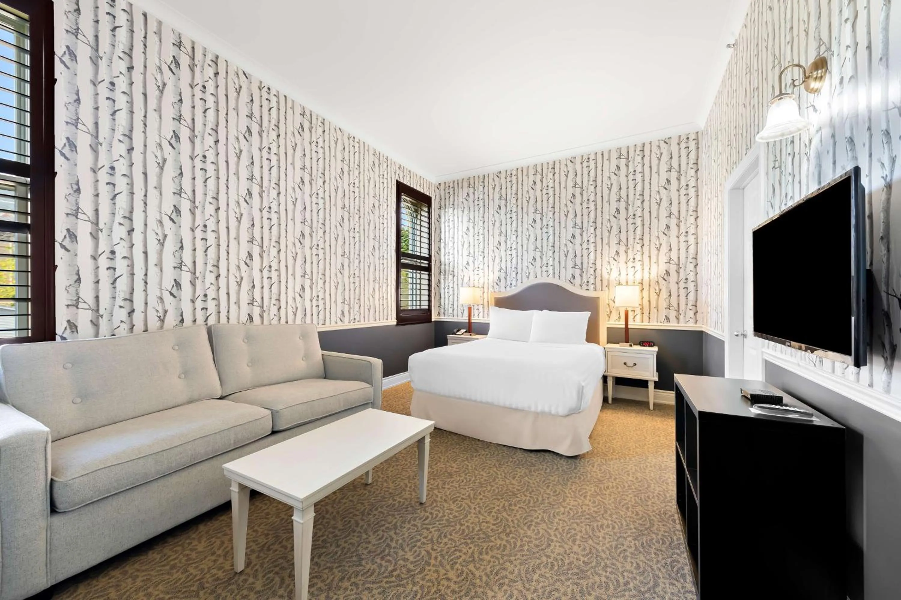 Bedroom, Bed in The Arlington Hotel - BW Signature Collection