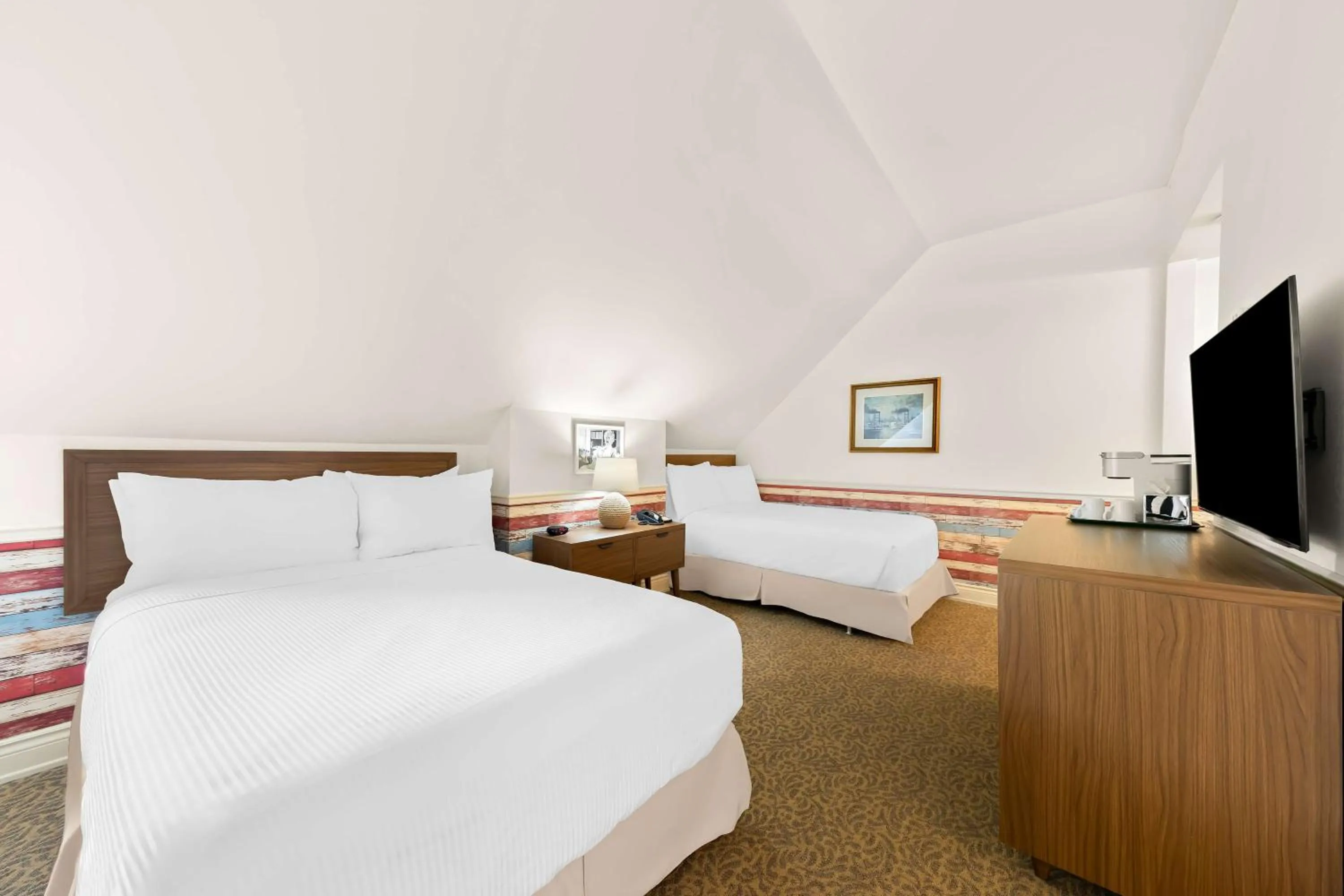 Bedroom, Bed in The Arlington Hotel - BW Signature Collection