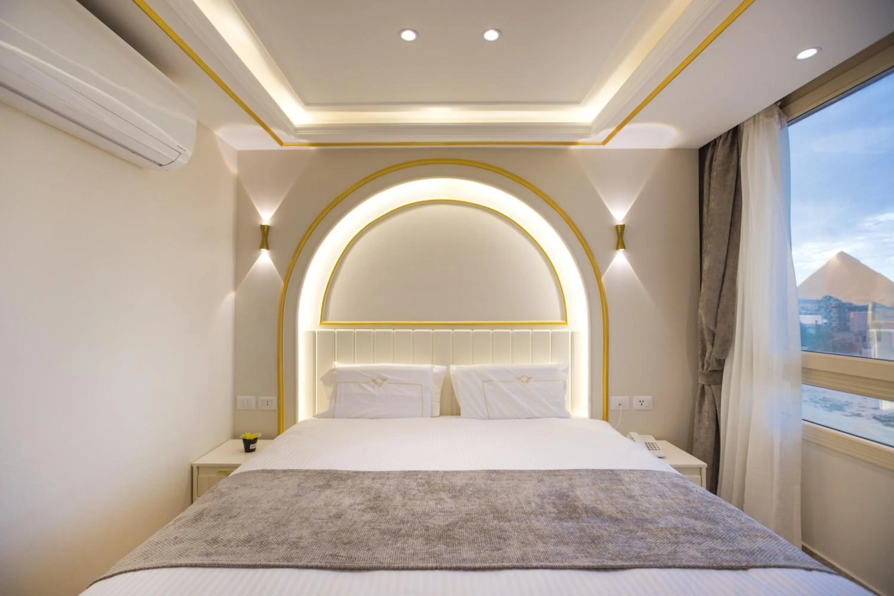 Bed in Pyramids Plateau Hotel