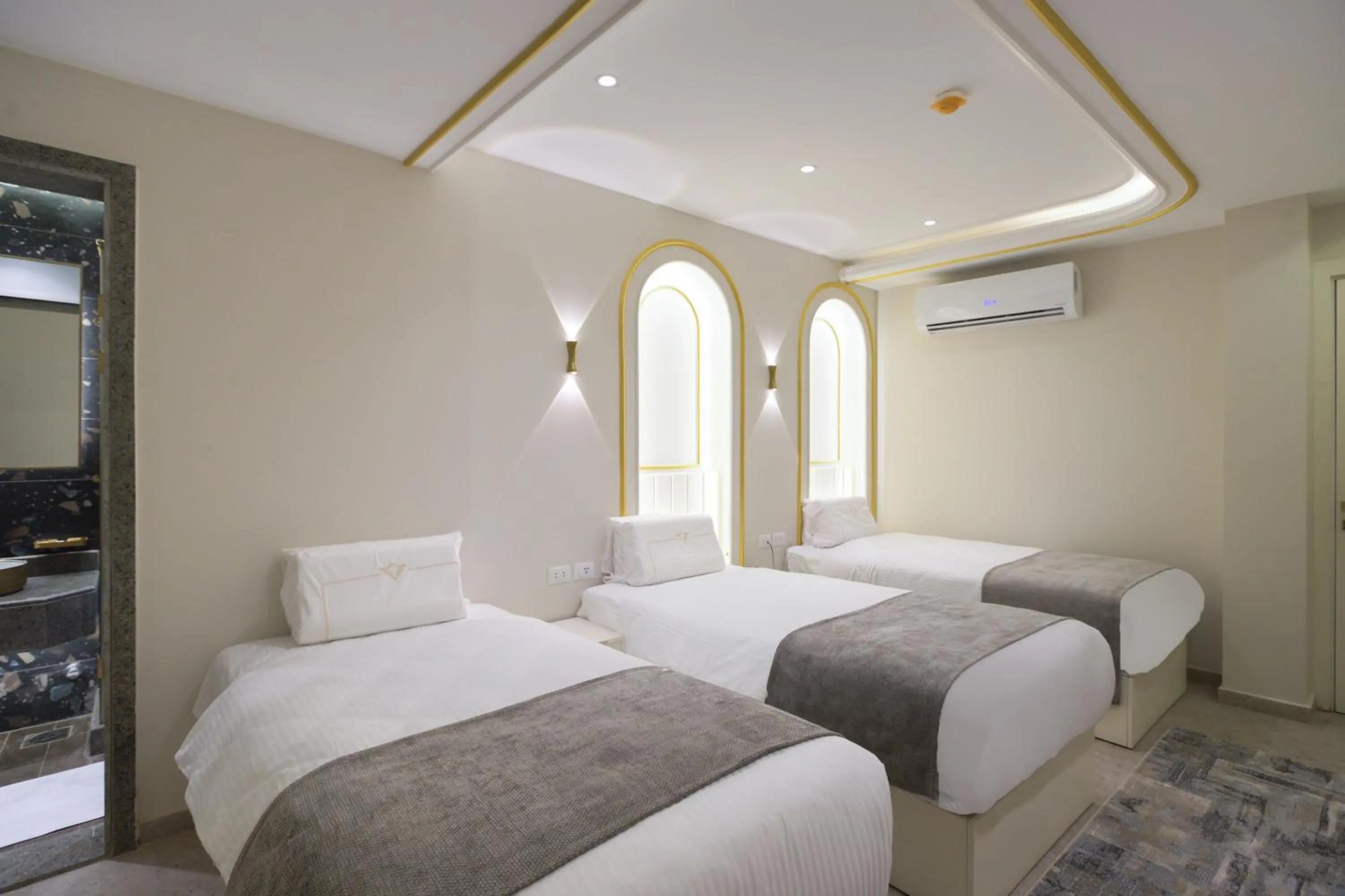 Photo of the whole room, Bed in Pyramids Plateau Hotel