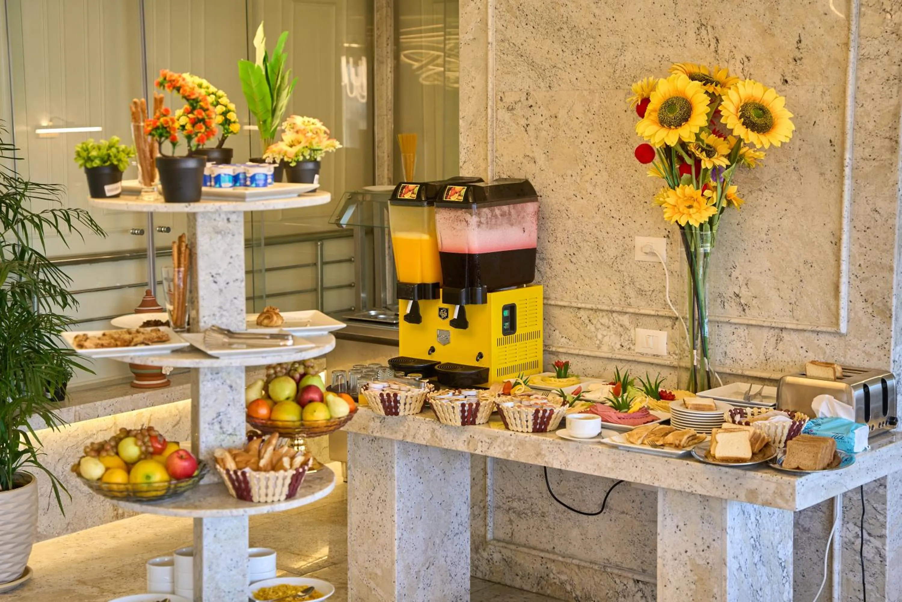 Food and drinks in Pyramids Plateau Hotel