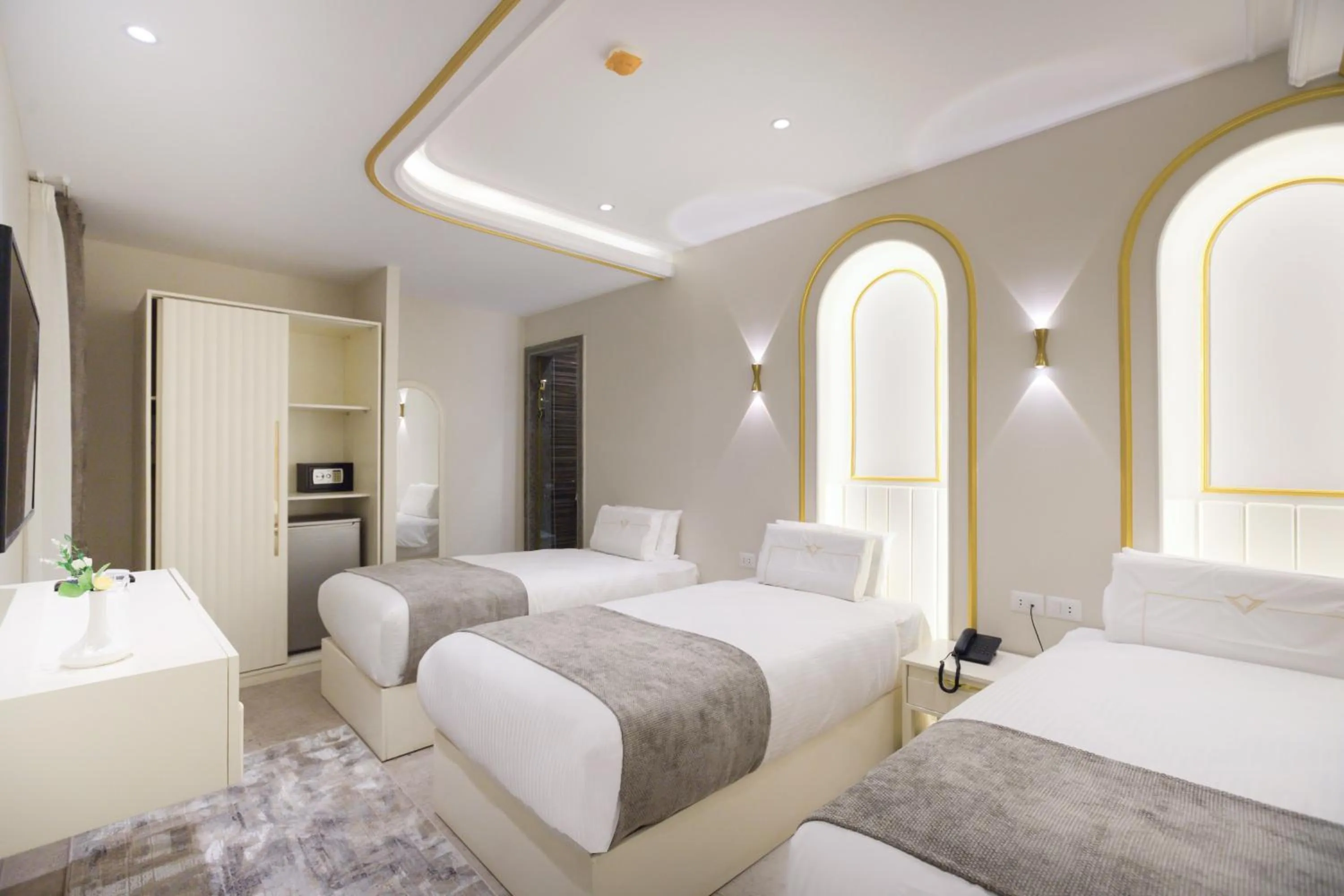 Bed in Pyramids Plateau Hotel