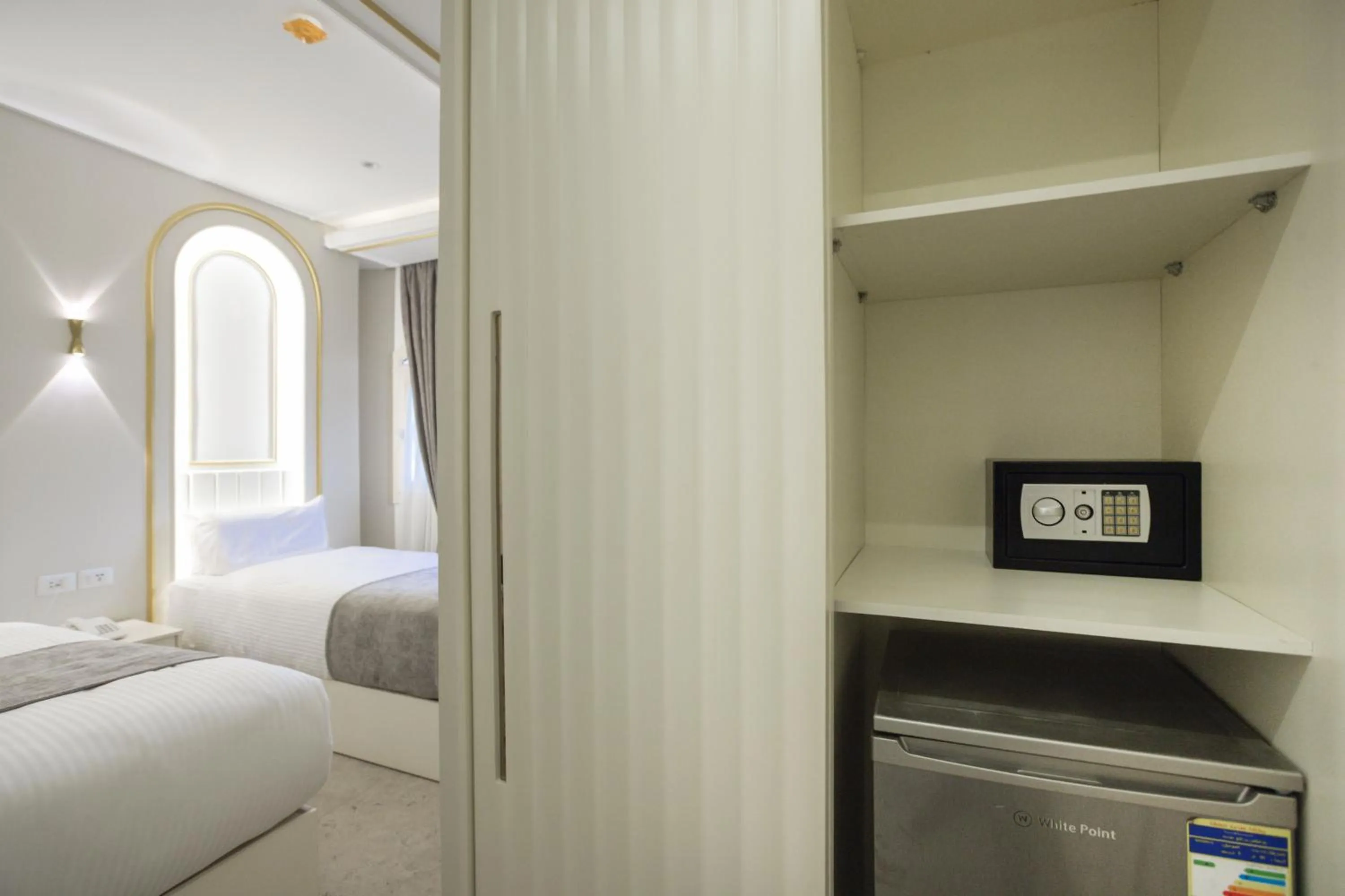 Photo of the whole room, Bed in Pyramids Plateau Hotel