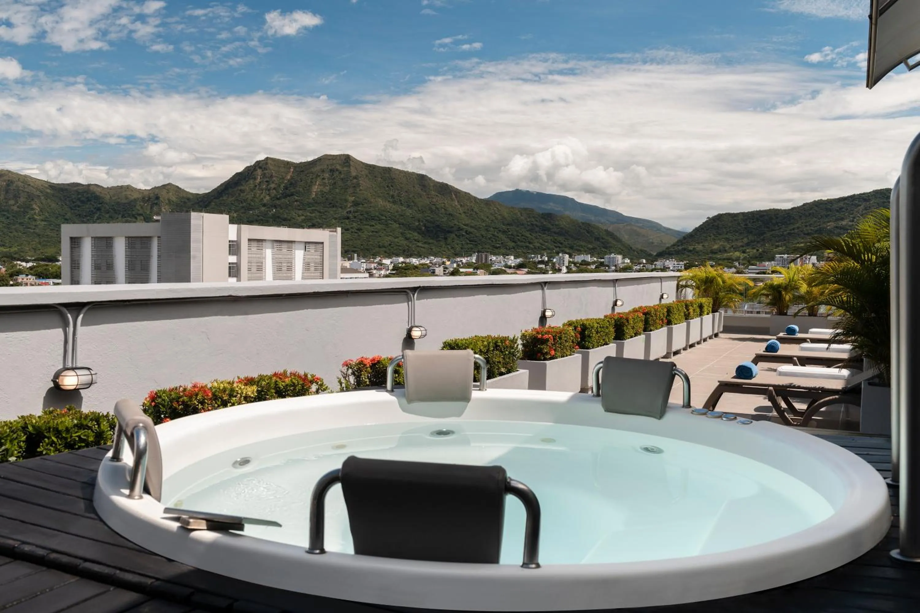 Hot Tub in Hampton By Hilton Yopal