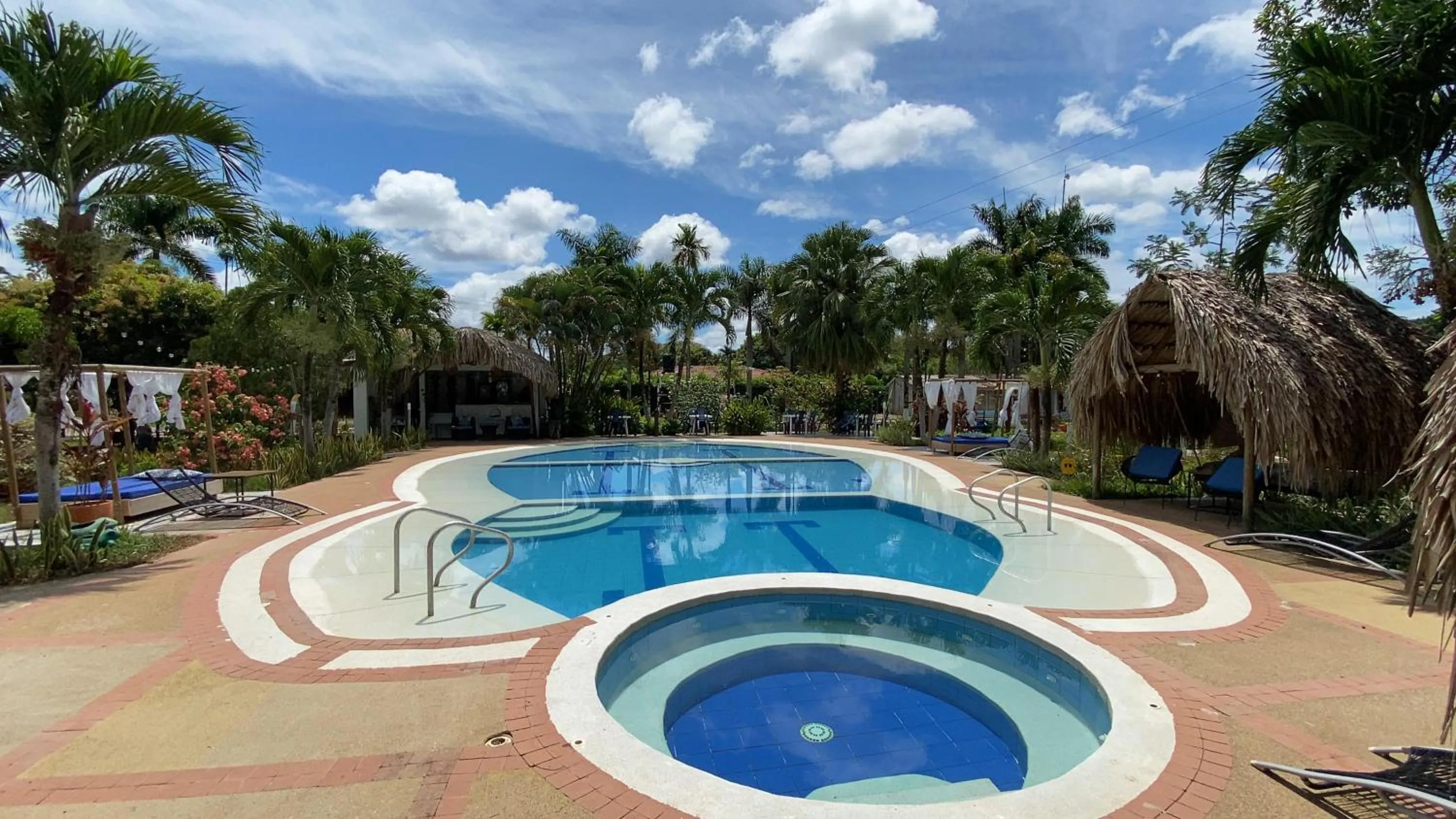 Swimming pool in Hotel Rosalinda Campestre del Llano