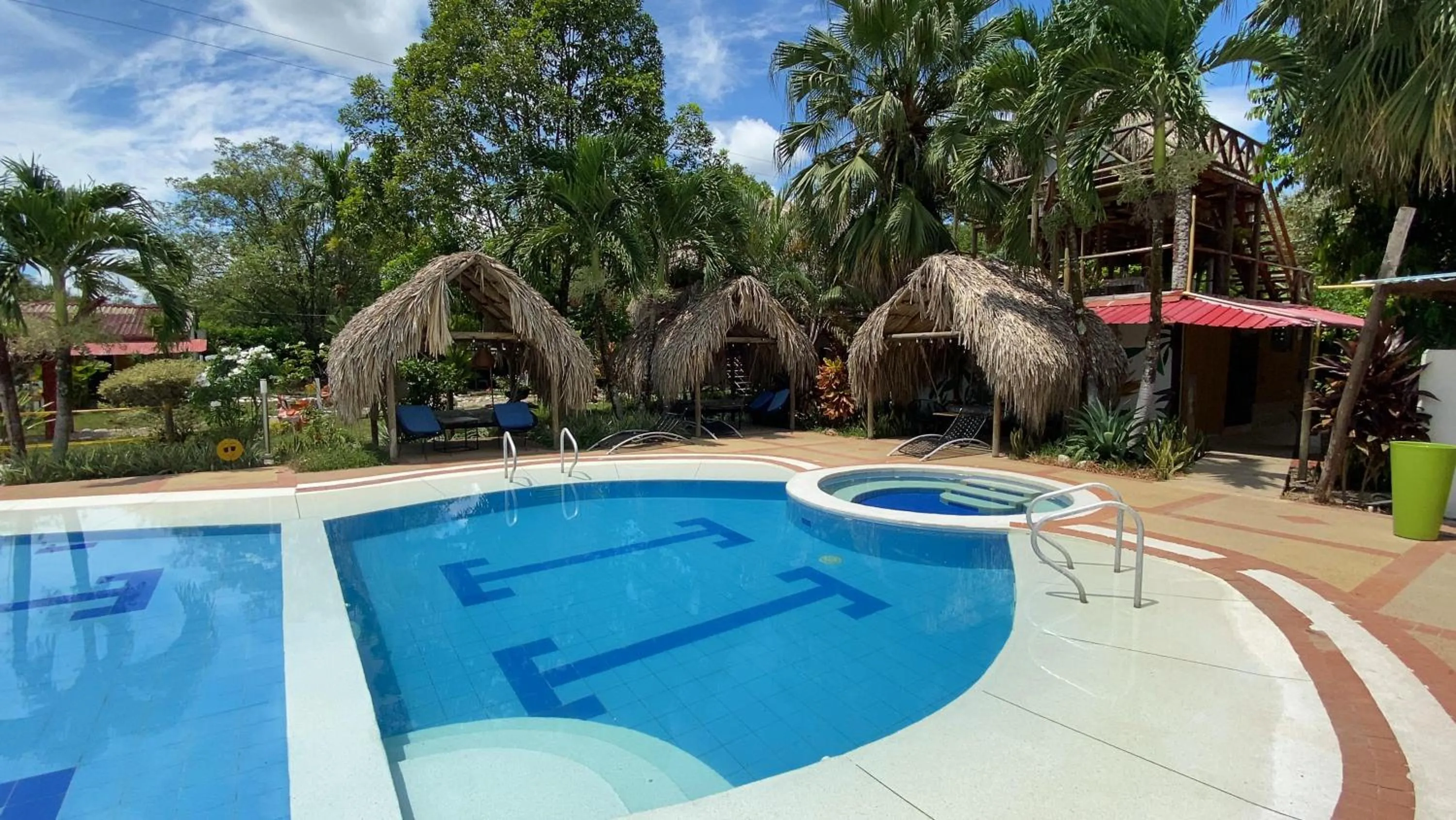 Swimming pool in Hotel Rosalinda Campestre del Llano