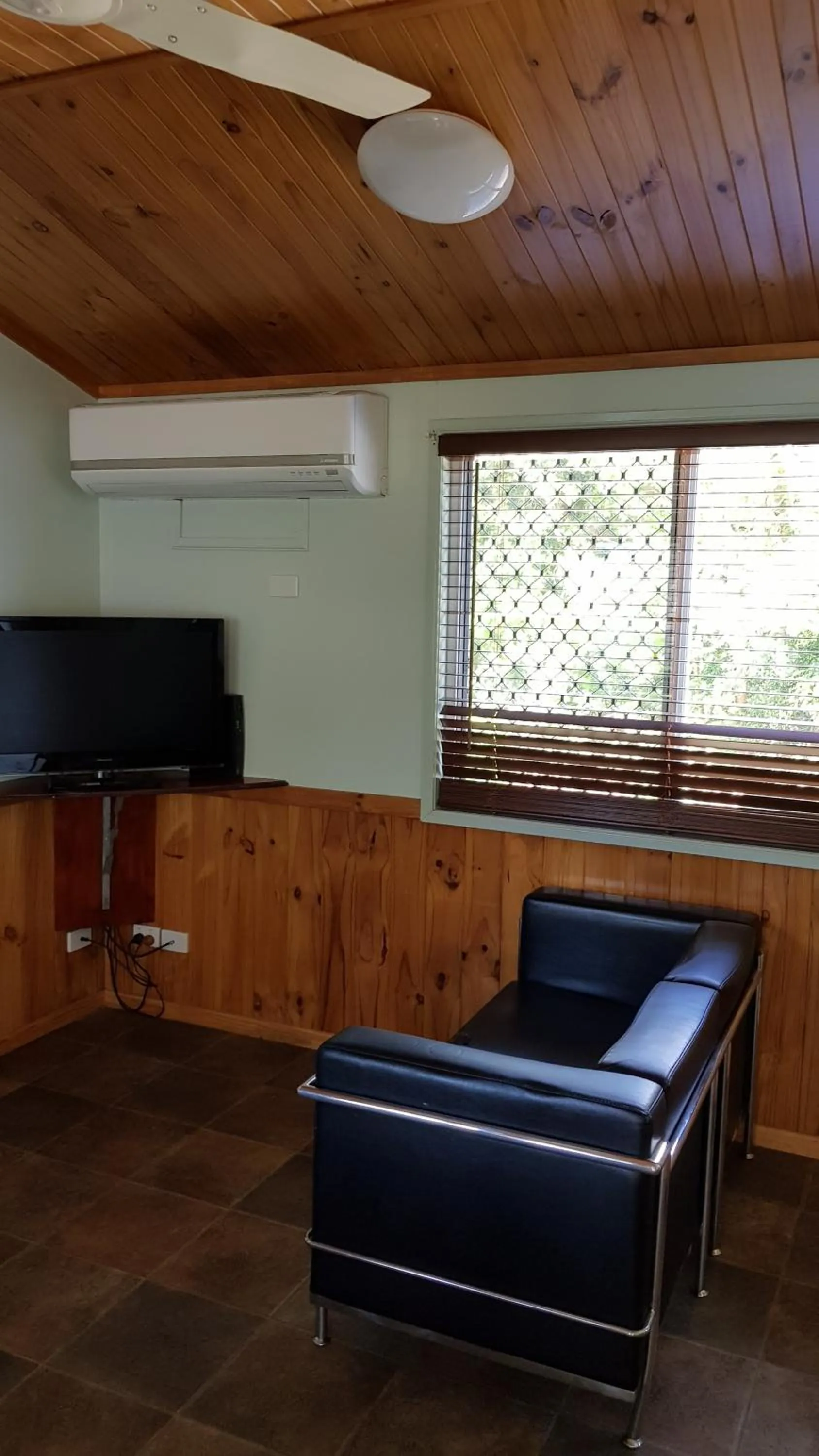 Riverside Tourist Park