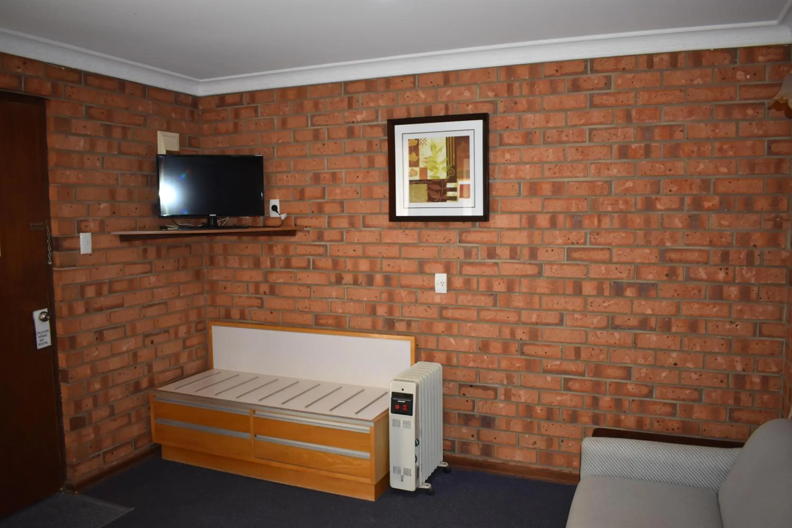 Standard Queen Room in Roundhouse Motel Standard Queen Room in Roundhouse Motel