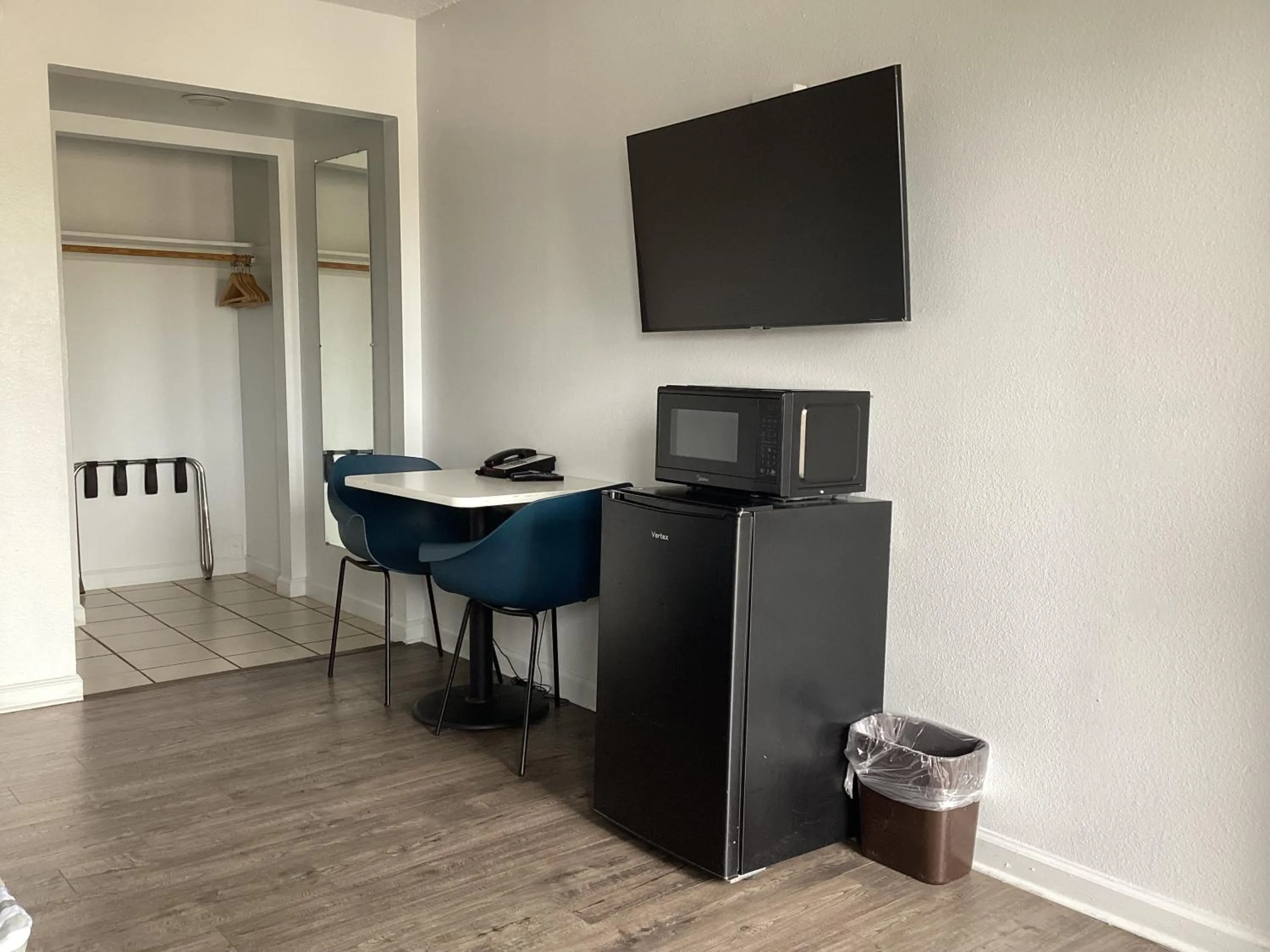 TV and multimedia in Motel 6 Selma, CA