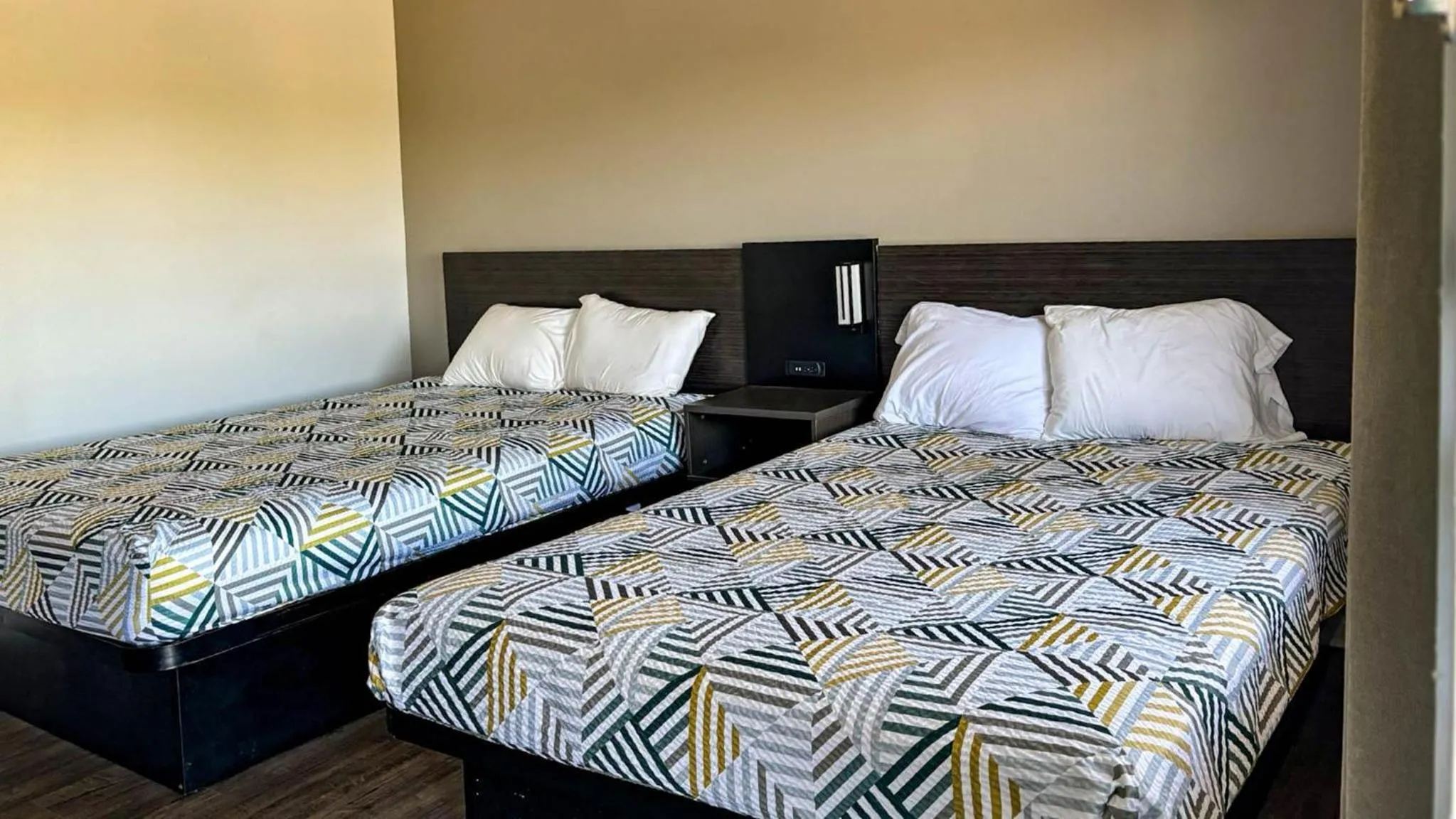 Bedroom, Bed in Motel 6 Selma, CA