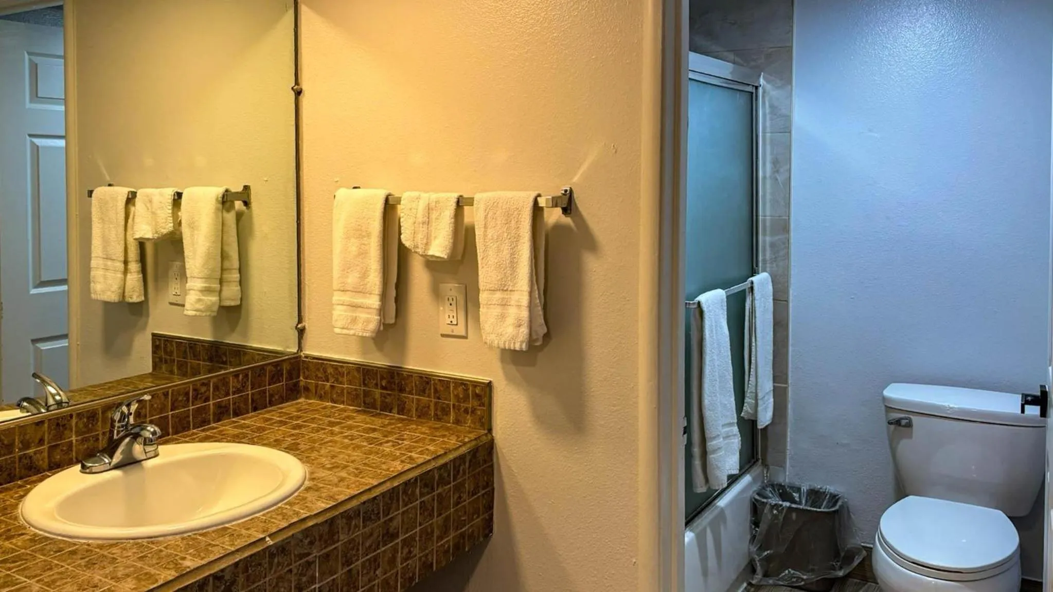 Bathroom in Motel 6 Selma, CA