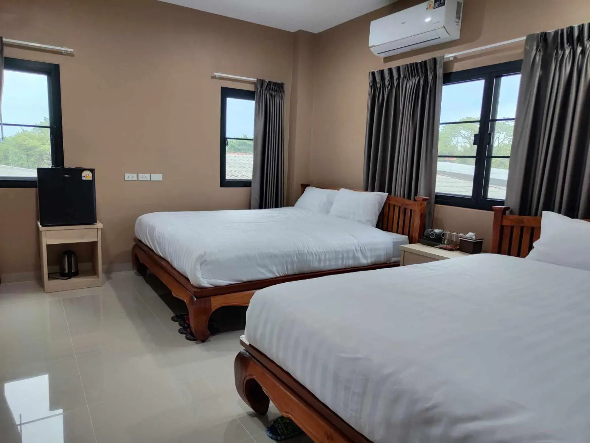 Deluxe Family Room in Modern House CNX Deluxe Family Room in Modern House CNX