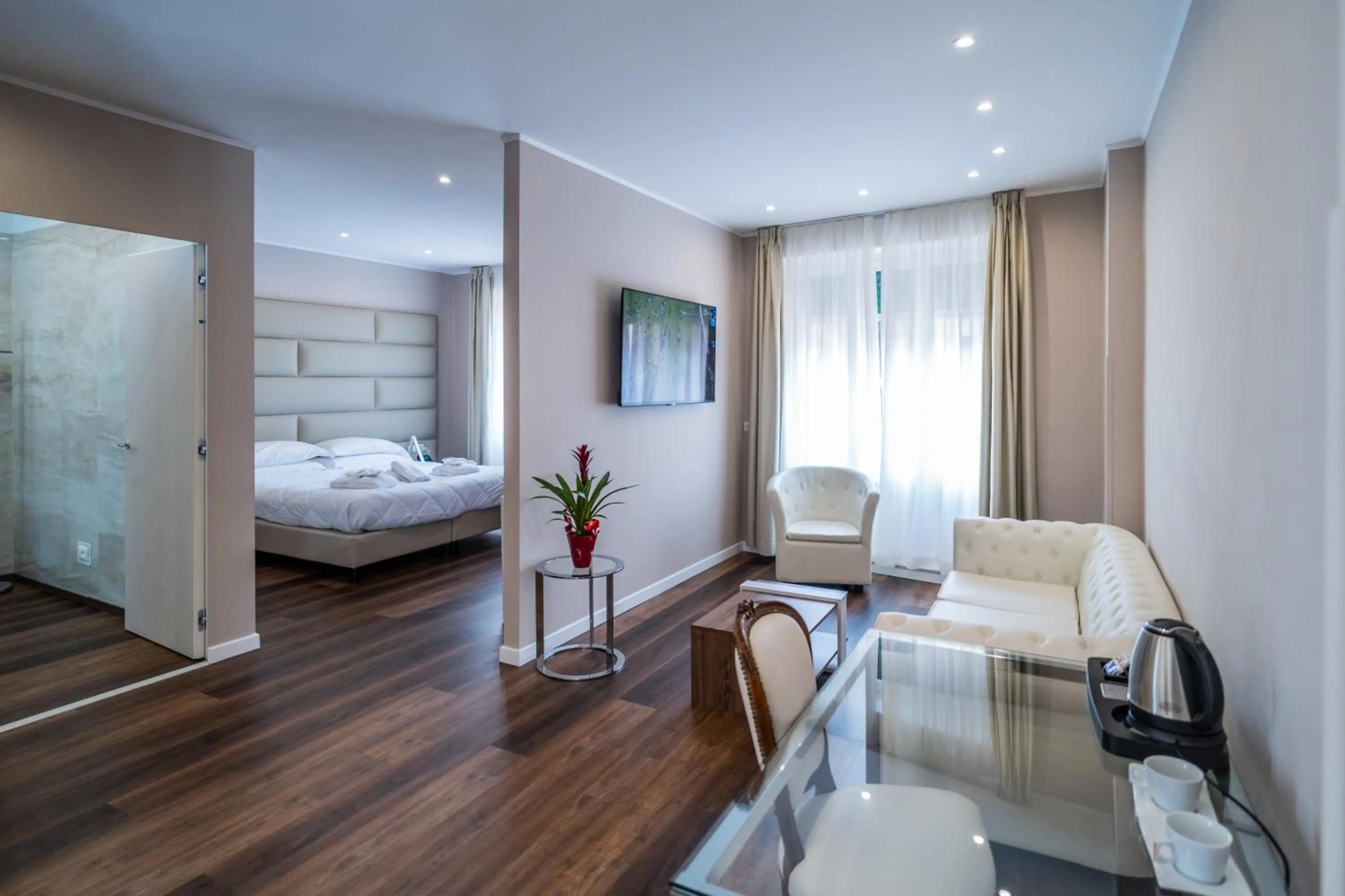 Photo of the whole room, Bed in Hotel Globo Suite-Correnti hotels