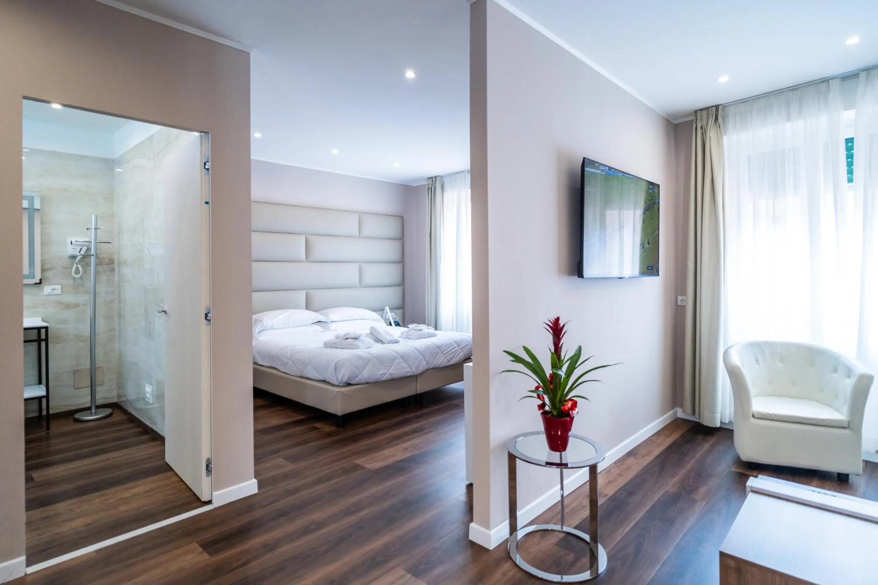 Photo of the whole room, Bed in Hotel Globo Suite-Correnti hotels