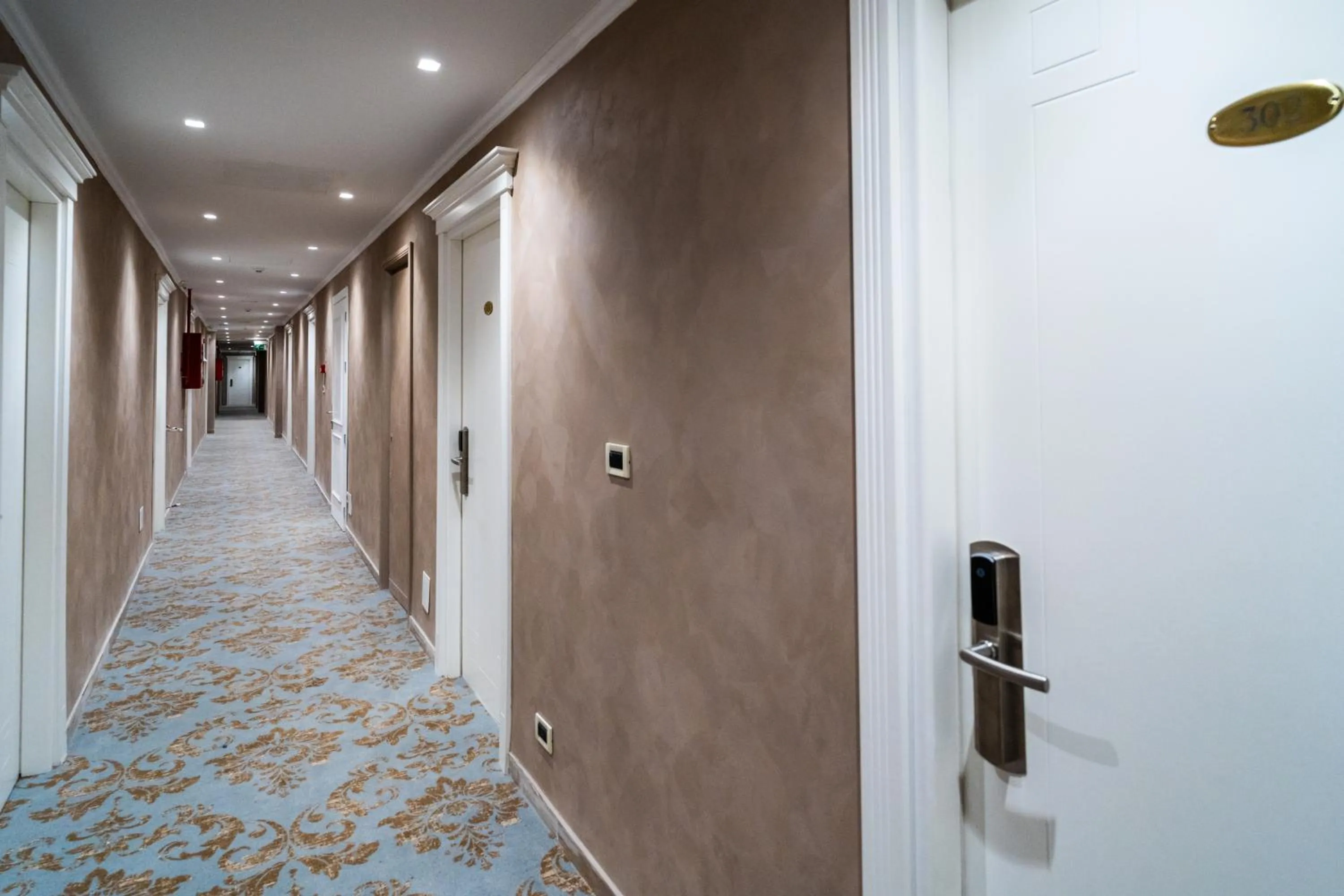 Property building in Hotel Globo Suite-Correnti hotels