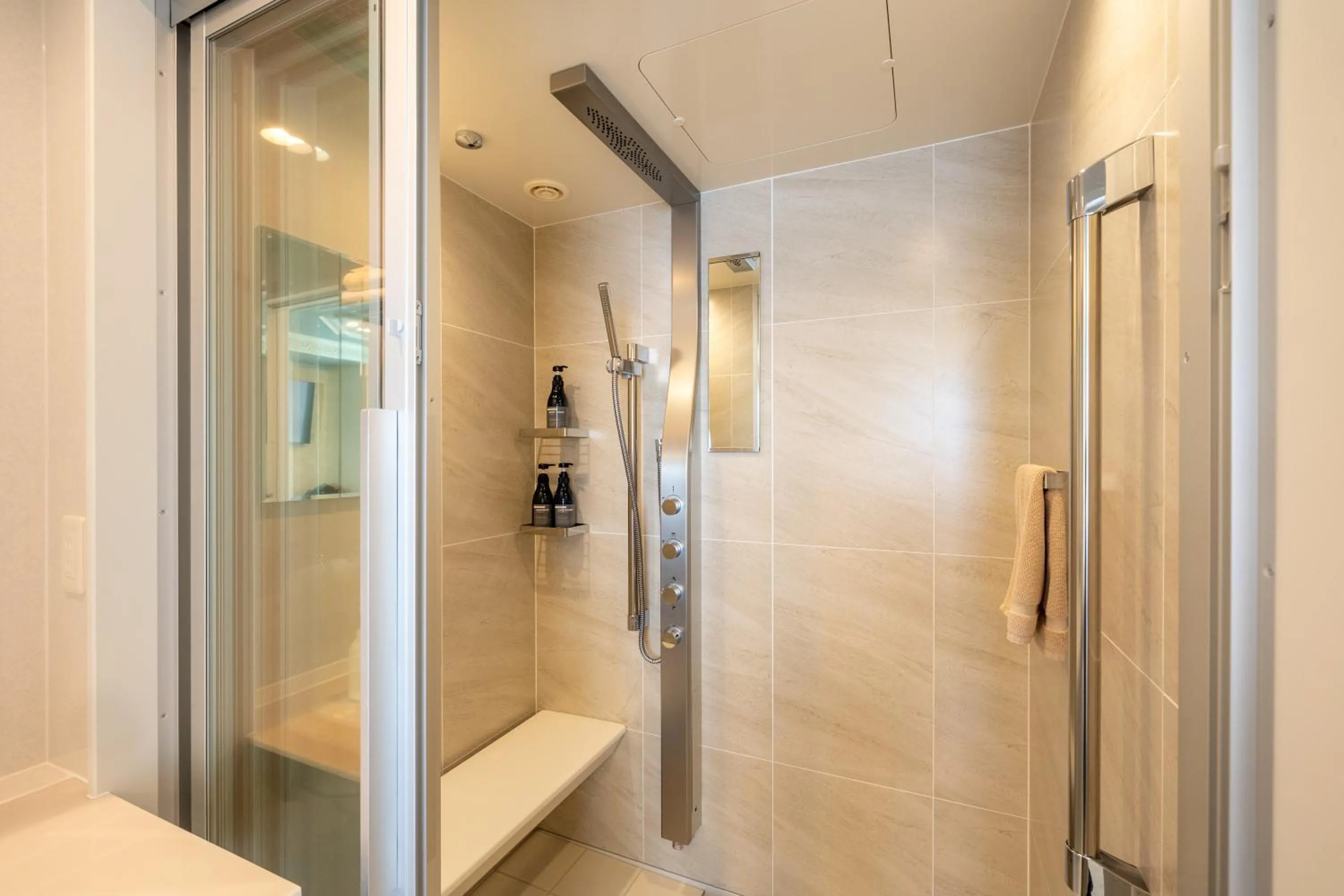 Shower in Hachijo View Hotel