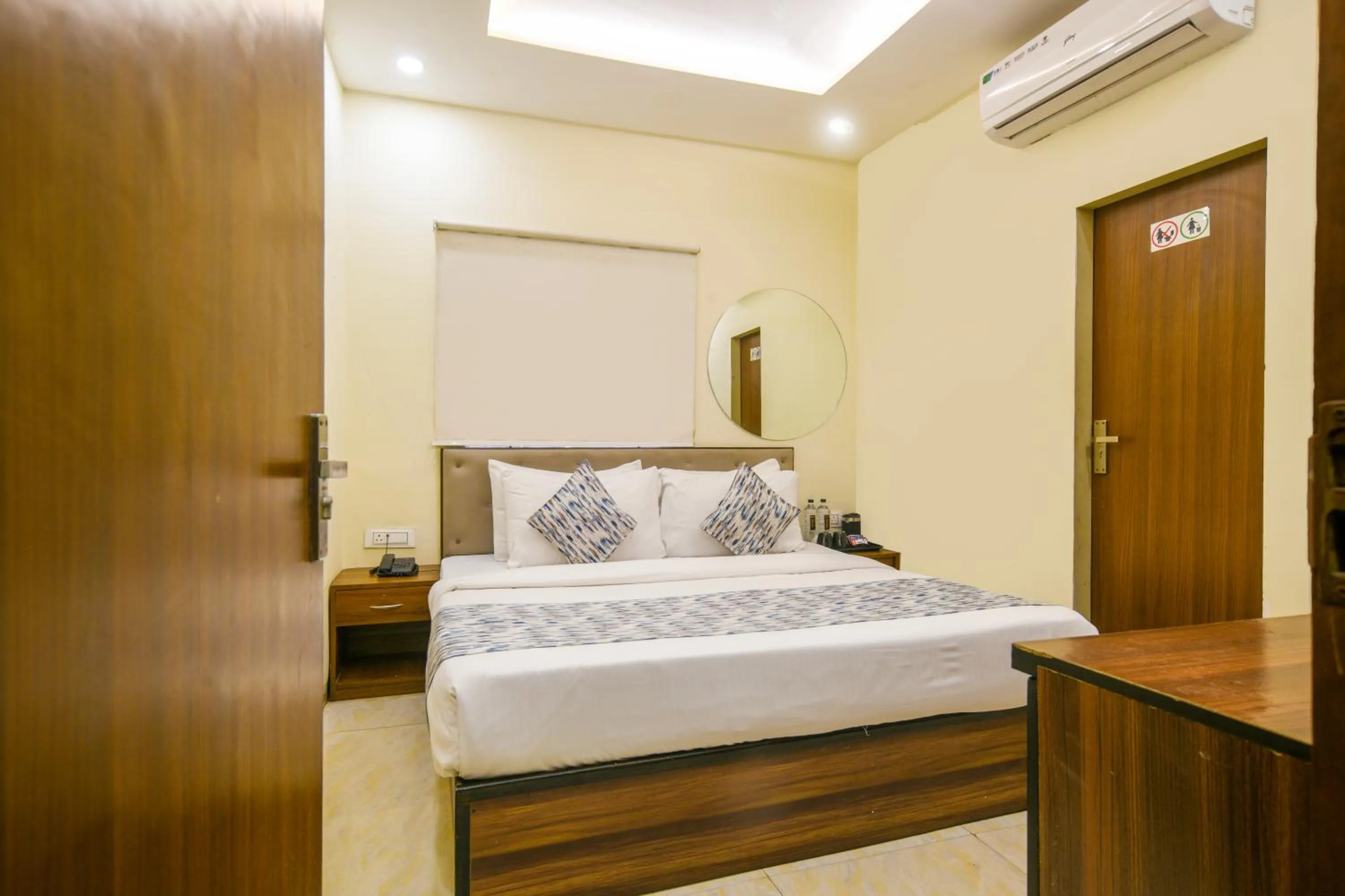 Photo of the whole room, Bed in Hotel One Stay