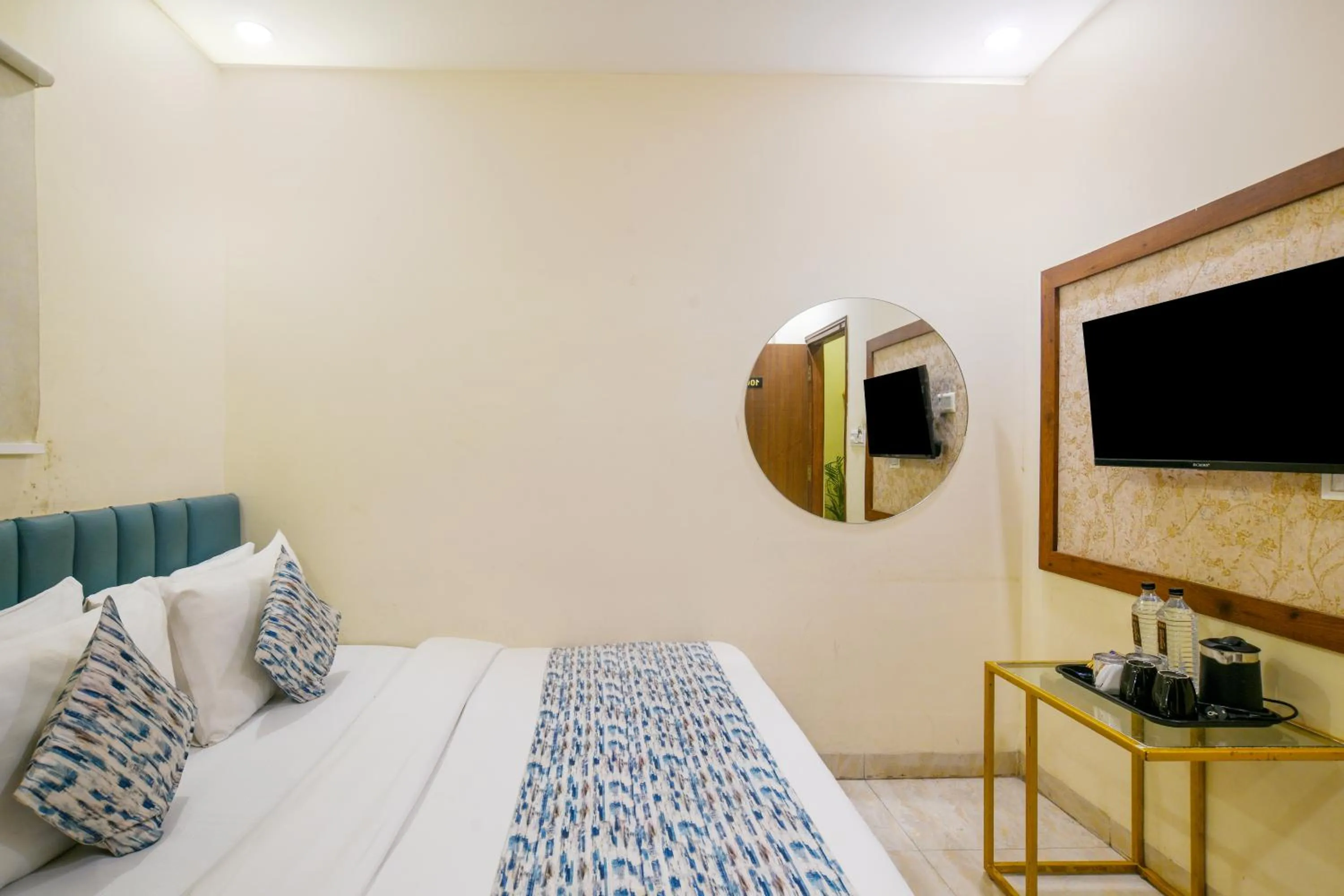 Bedroom, Bed in Hotel One Stay