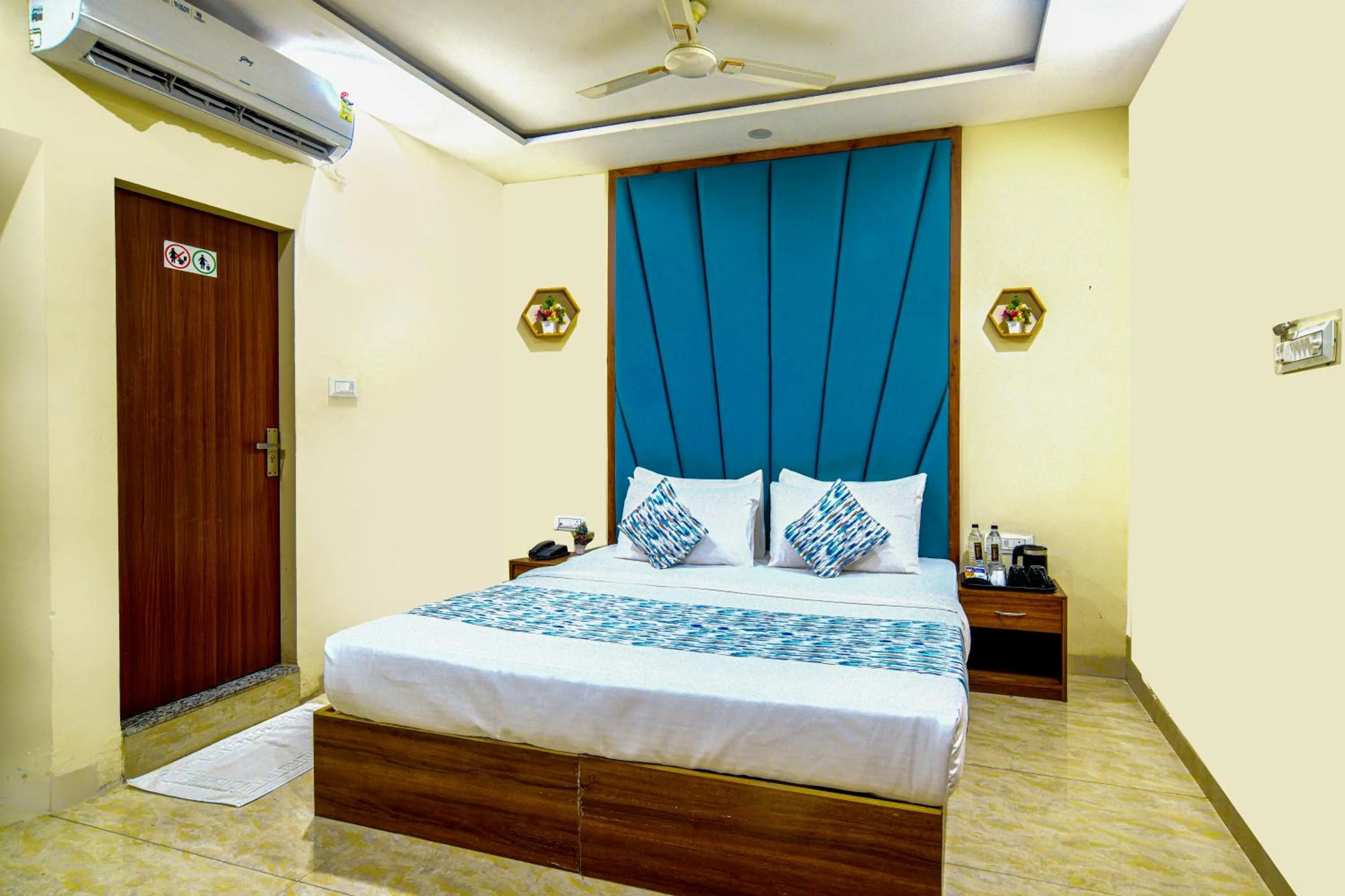 Bedroom, Bed in Hotel One Stay