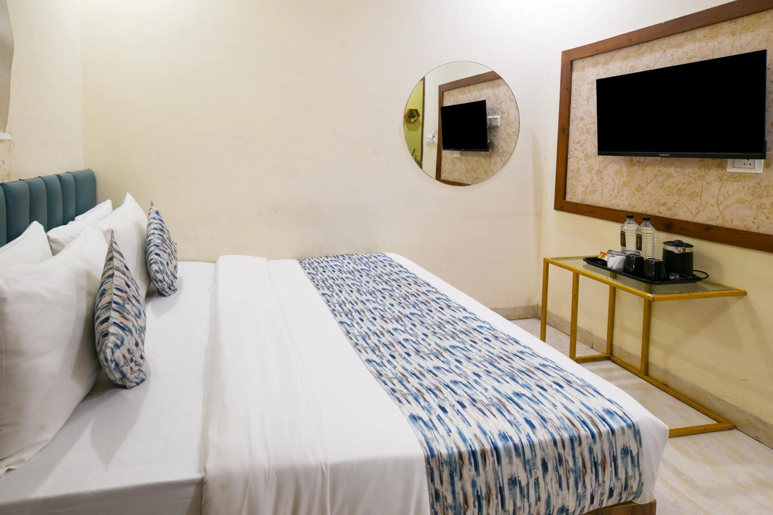 Photo of the whole room, Bed in Hotel One Stay