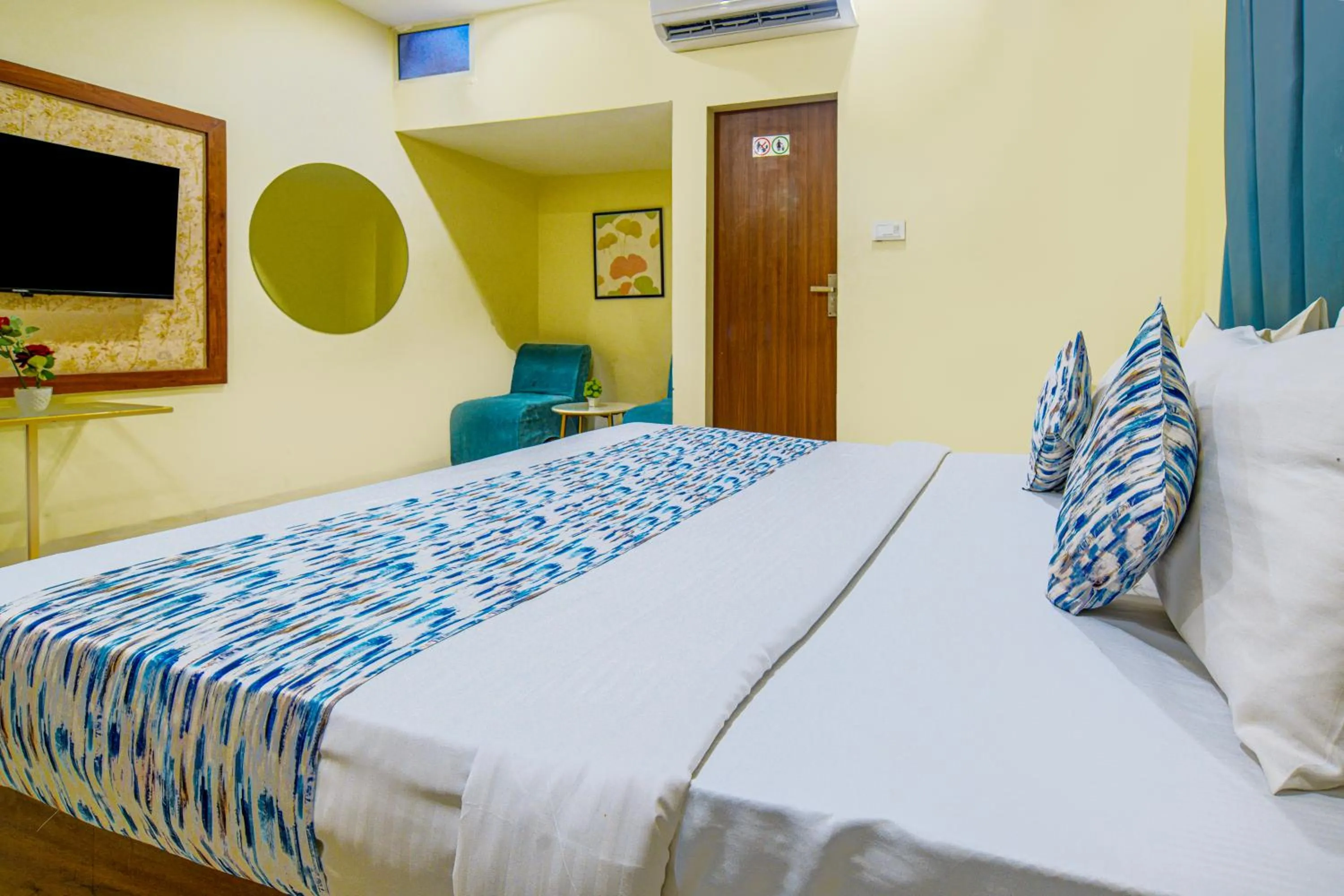 Photo of the whole room, Bed in Hotel One Stay