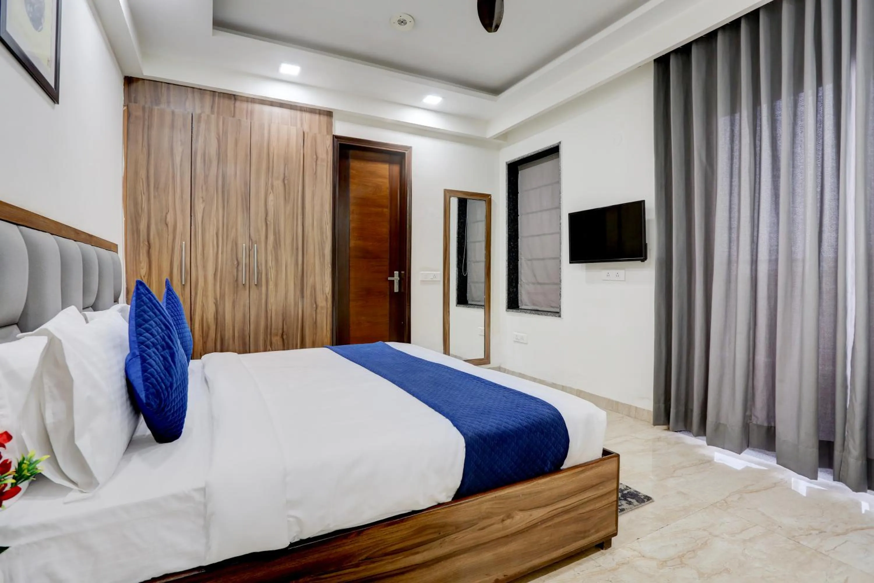 Bed in Hotel Grey Medicity Modern Rooms, Prime Location, Affordable Rates I Near Medanta