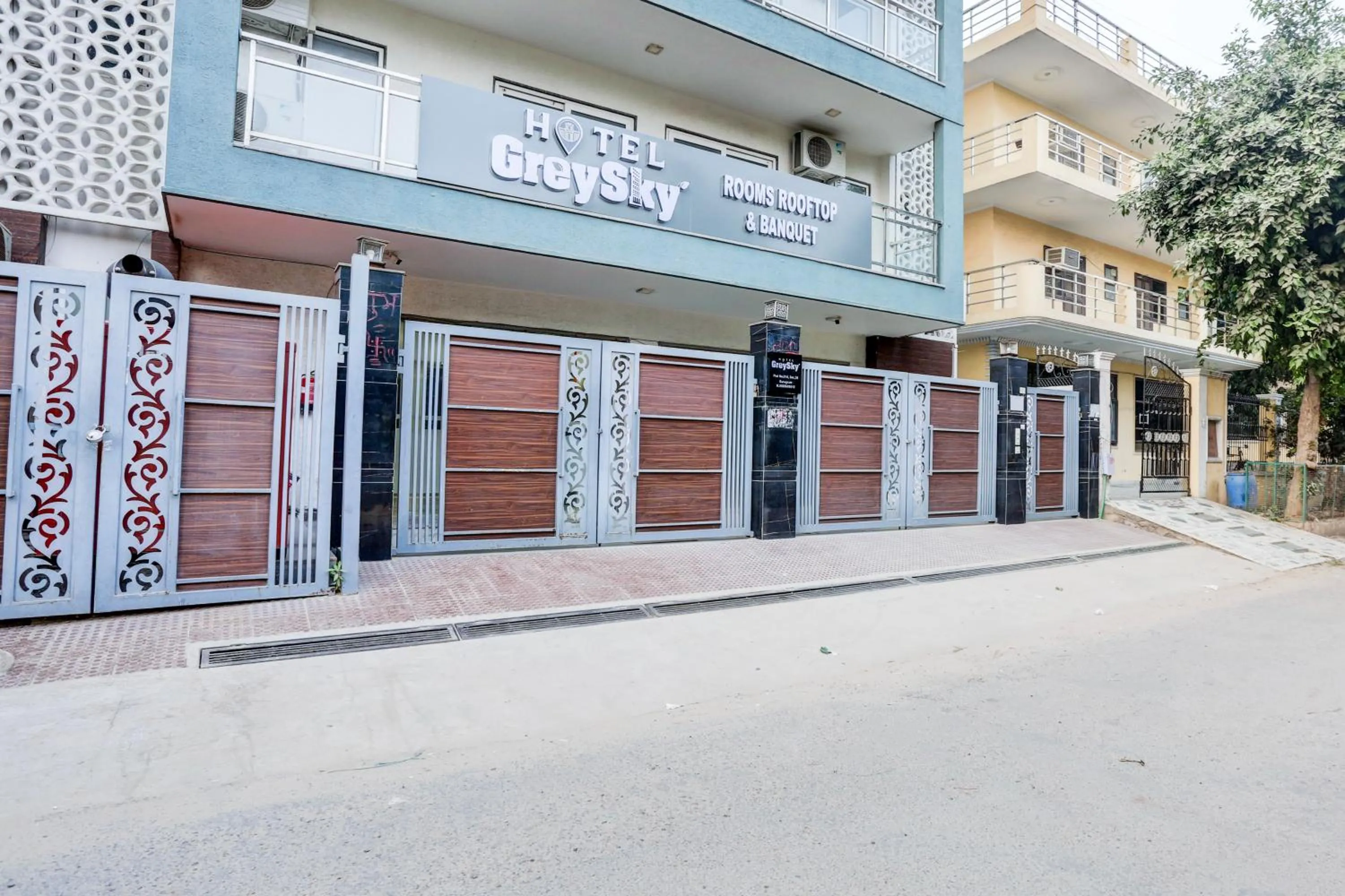 Property building in Hotel Grey Medicity Modern Rooms, Prime Location, Affordable Rates I Near Medanta