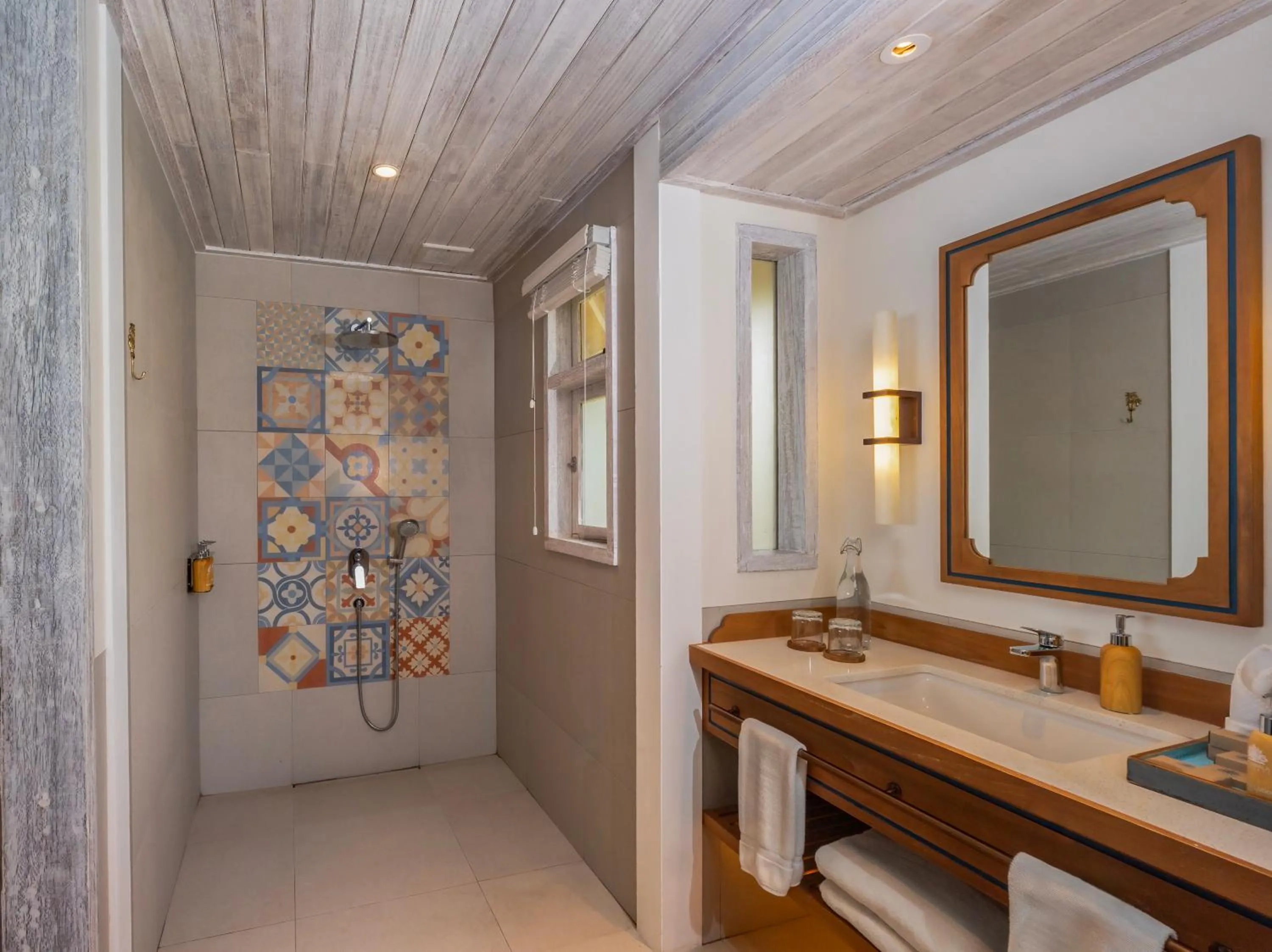 Bathroom in Sudamala Resort, Seraya, Flores