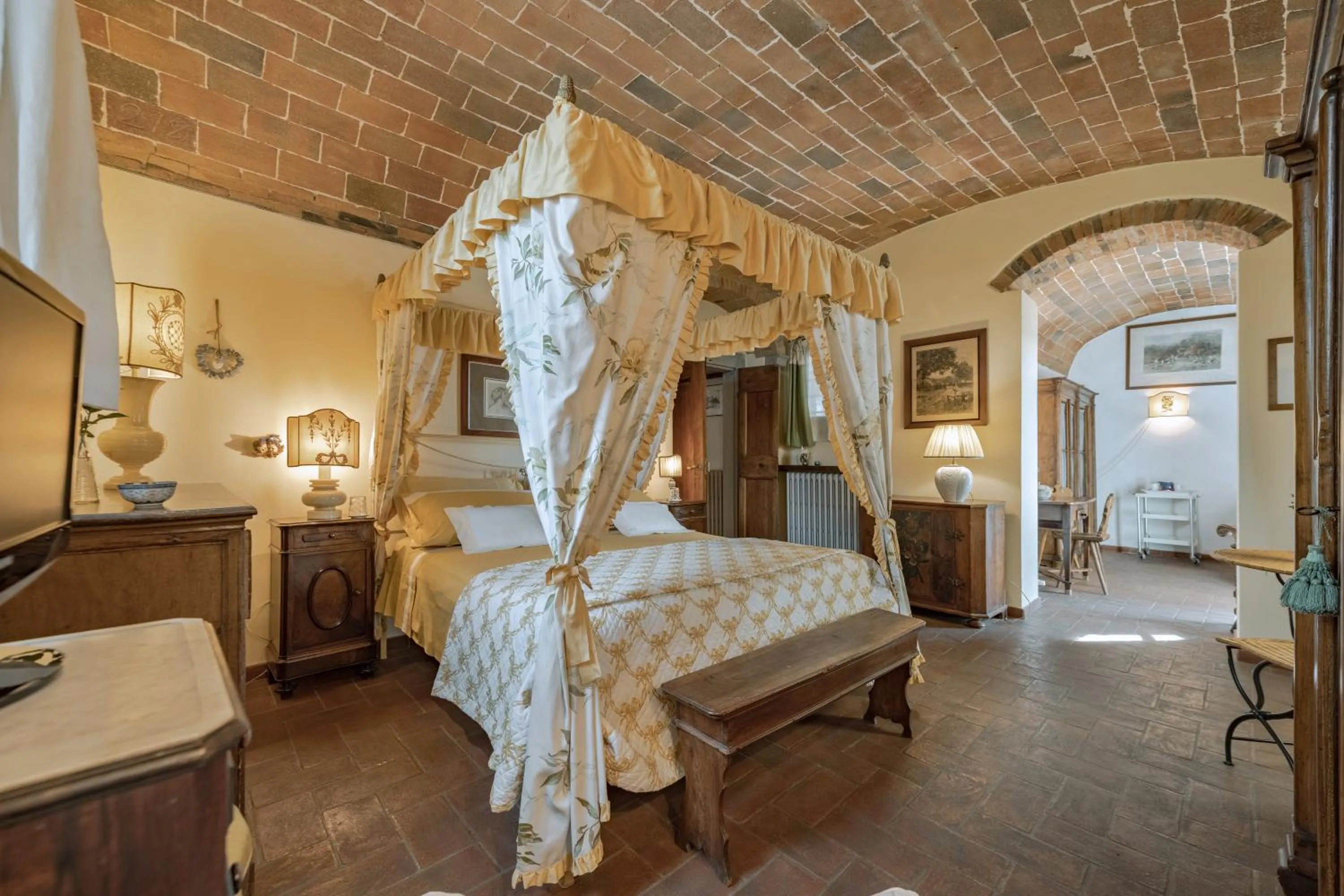 Photo of the whole room, Bed in La Casa Gialla