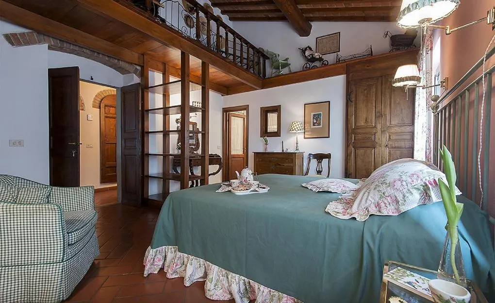 Photo of the whole room, Bed in La Casa Gialla