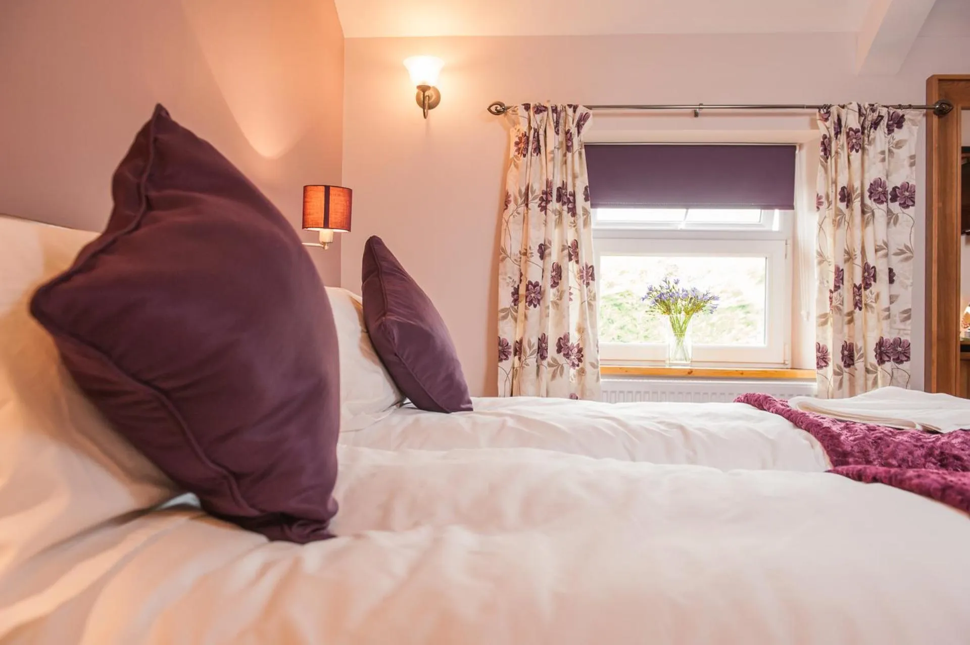 Bed in The Little Crown Inn