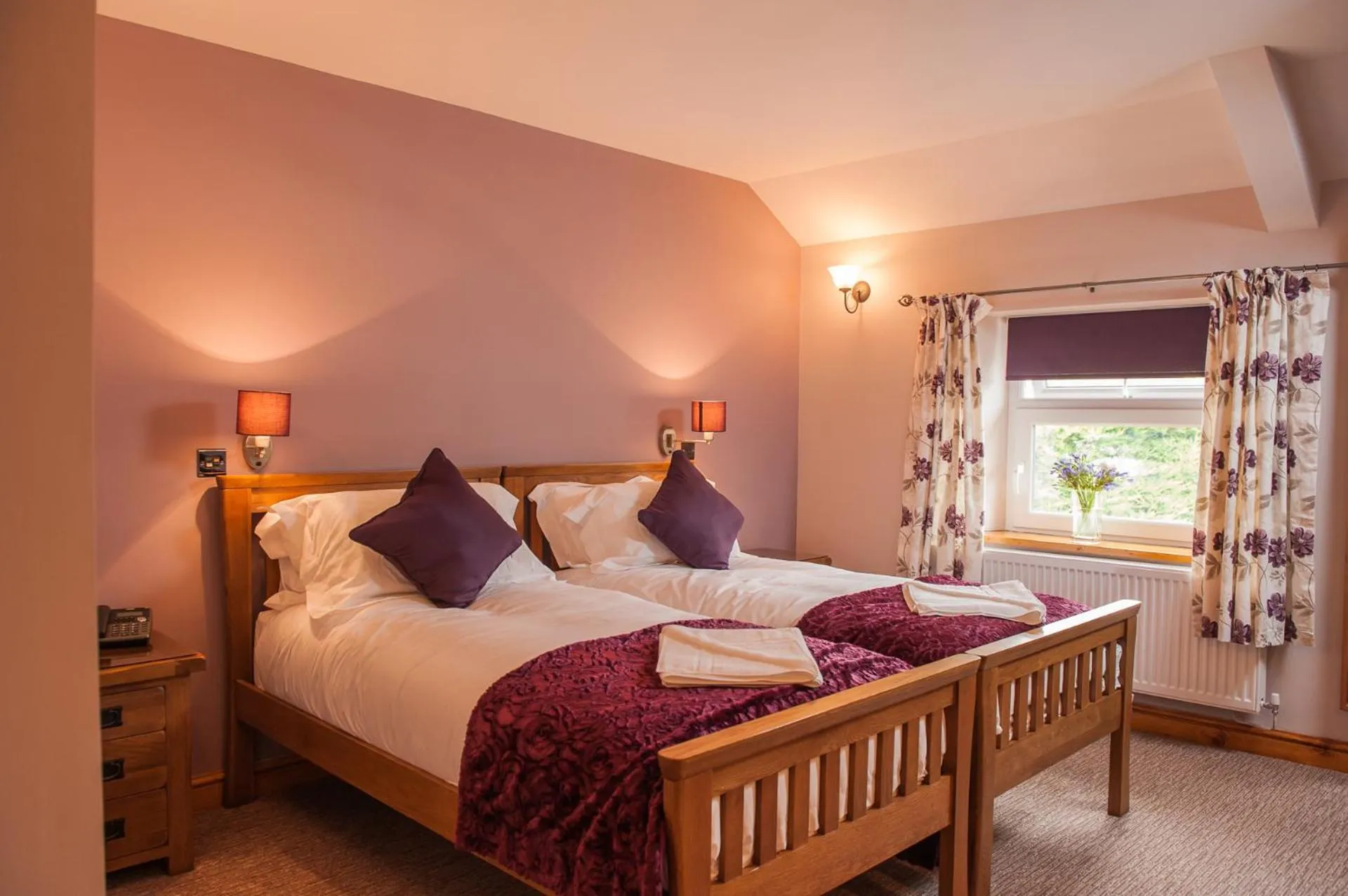 Bedroom, Bed in The Little Crown Inn