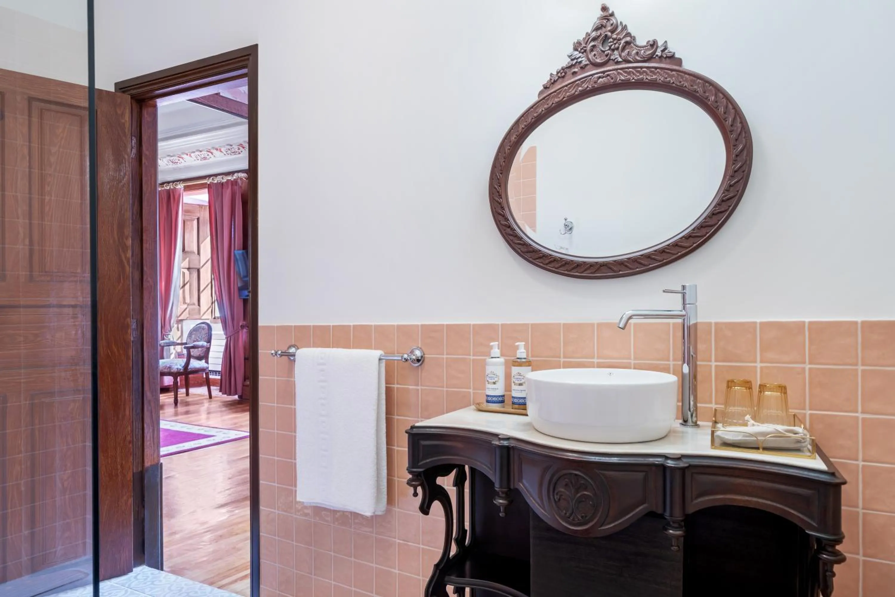 Bathroom in Solar das Tilias - Historic House