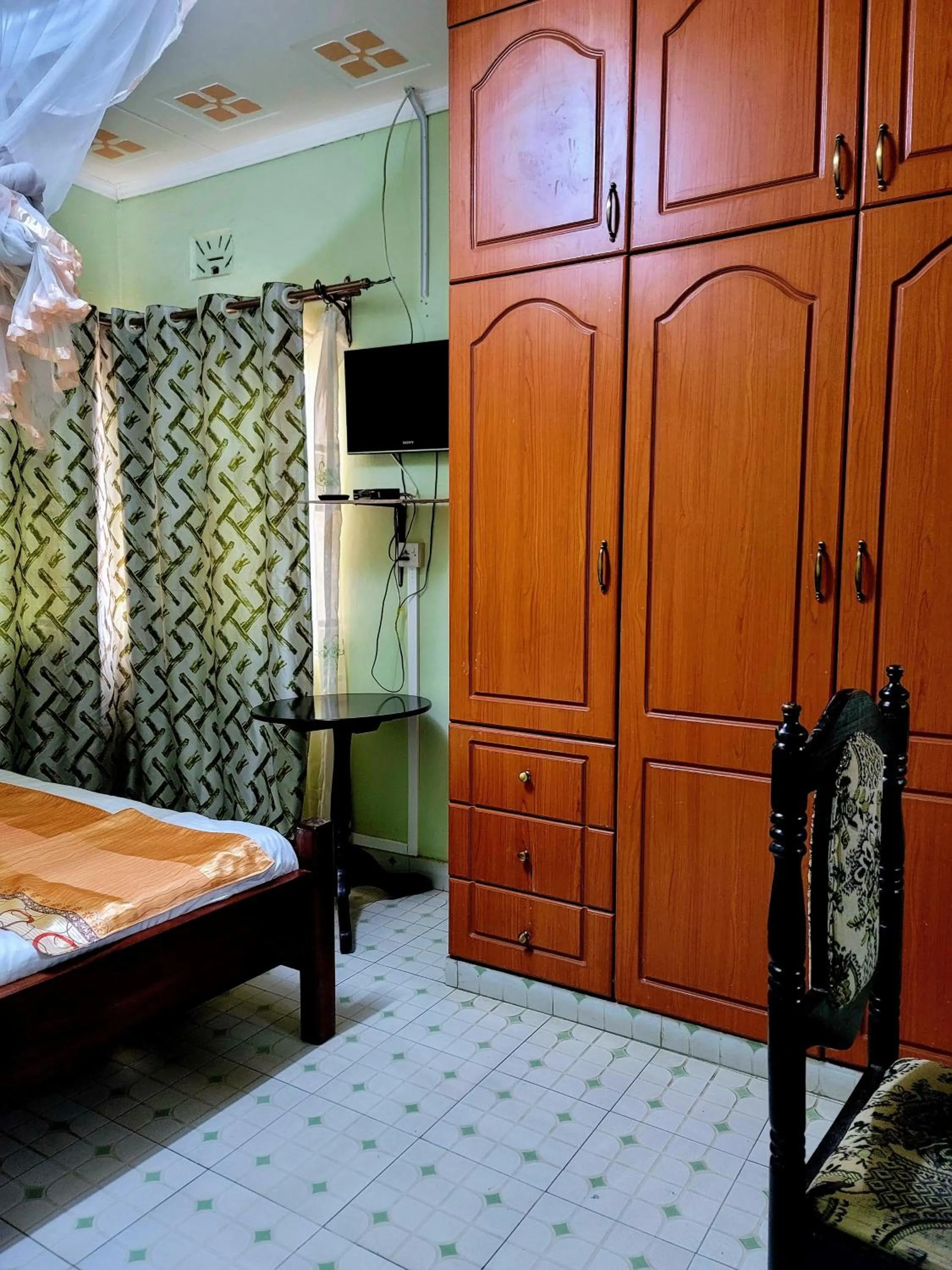 wardrobe, Bed in Apex Resort