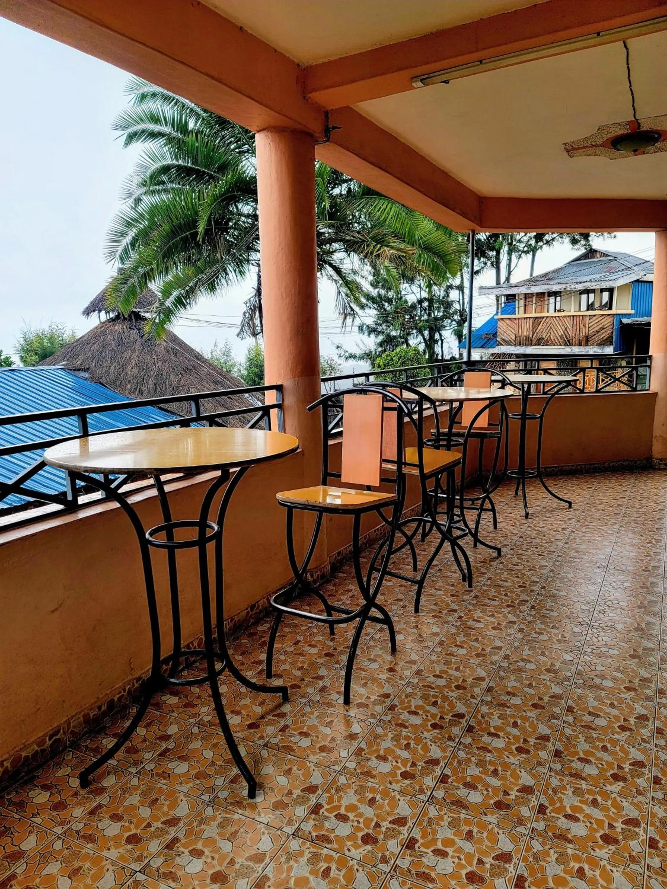 Restaurant/places to eat in Apex Resort