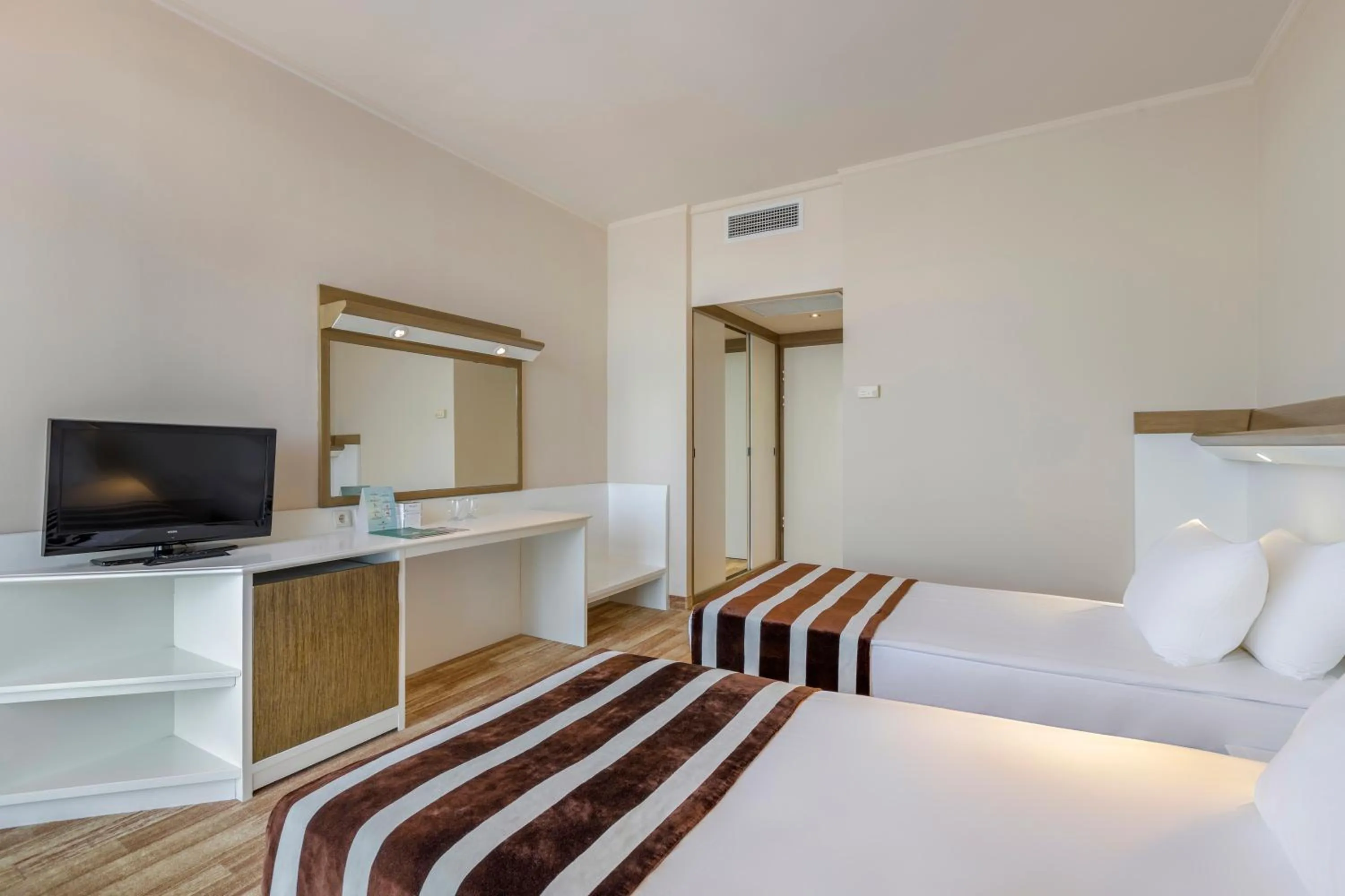 furniture, Bed in Green Max Hotel