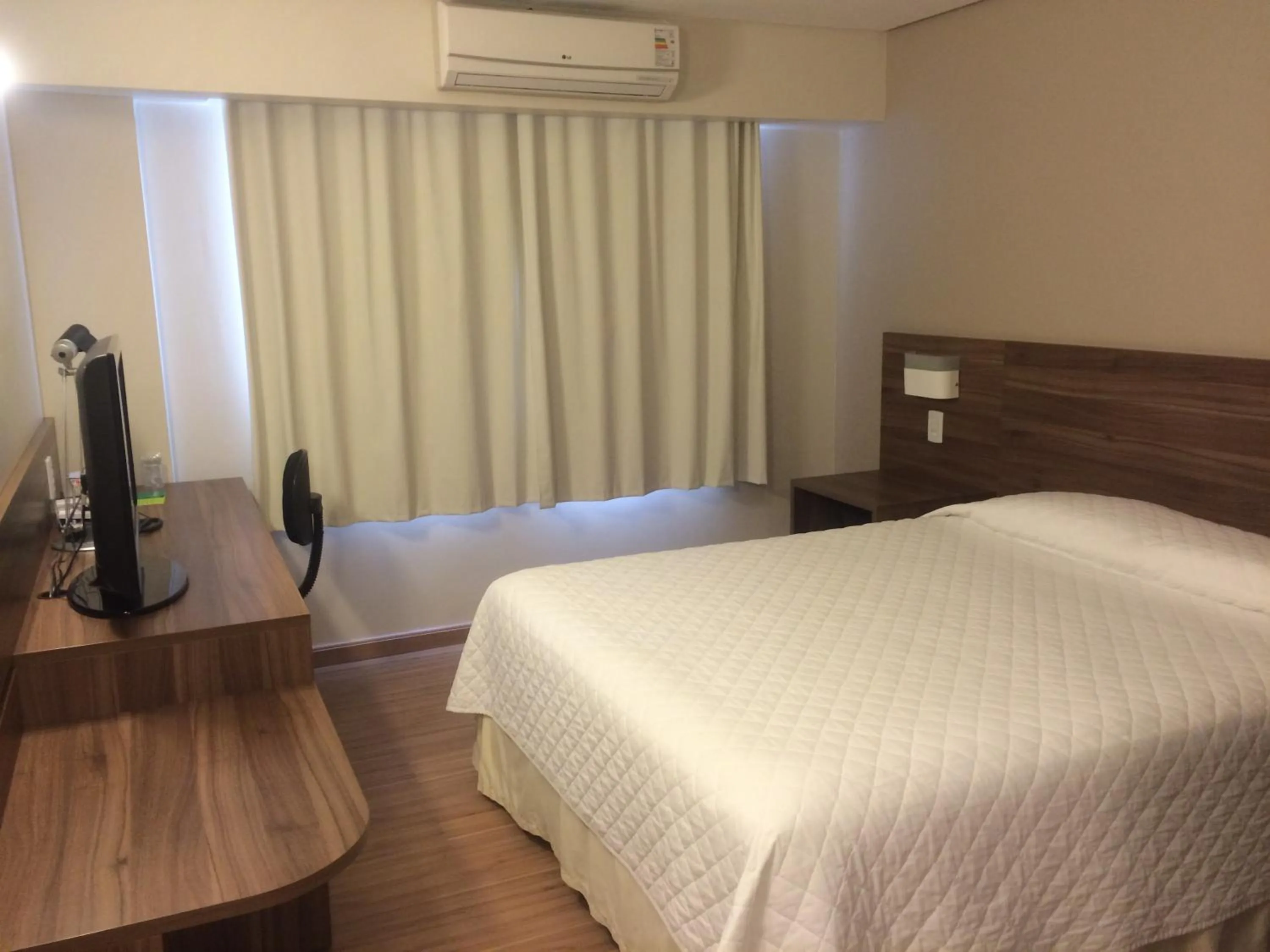 Photo of the whole room, Bed in Mogano Business Hotel- ELETROPOSTO