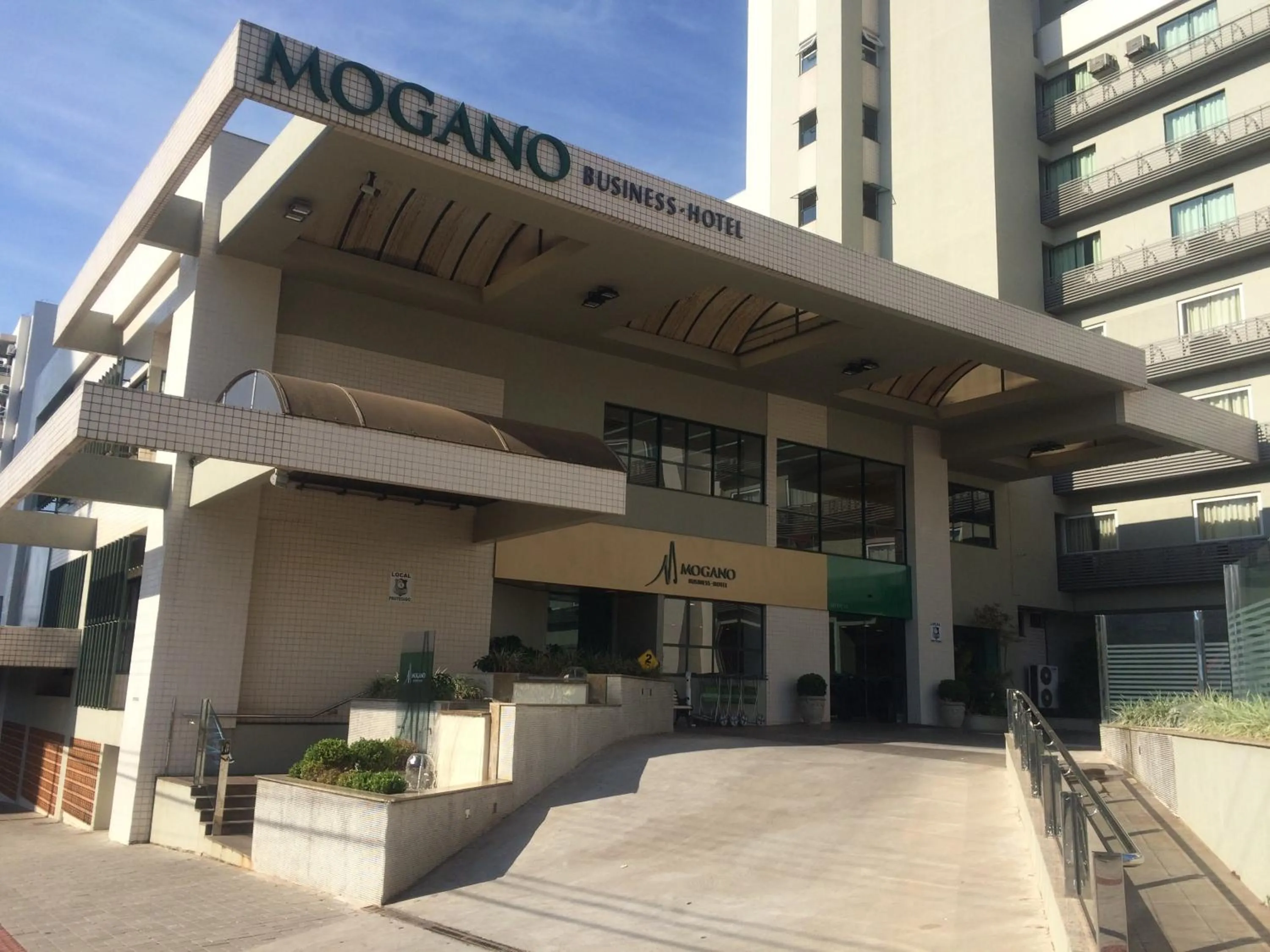 Facade/entrance in Mogano Business Hotel- ELETROPOSTO