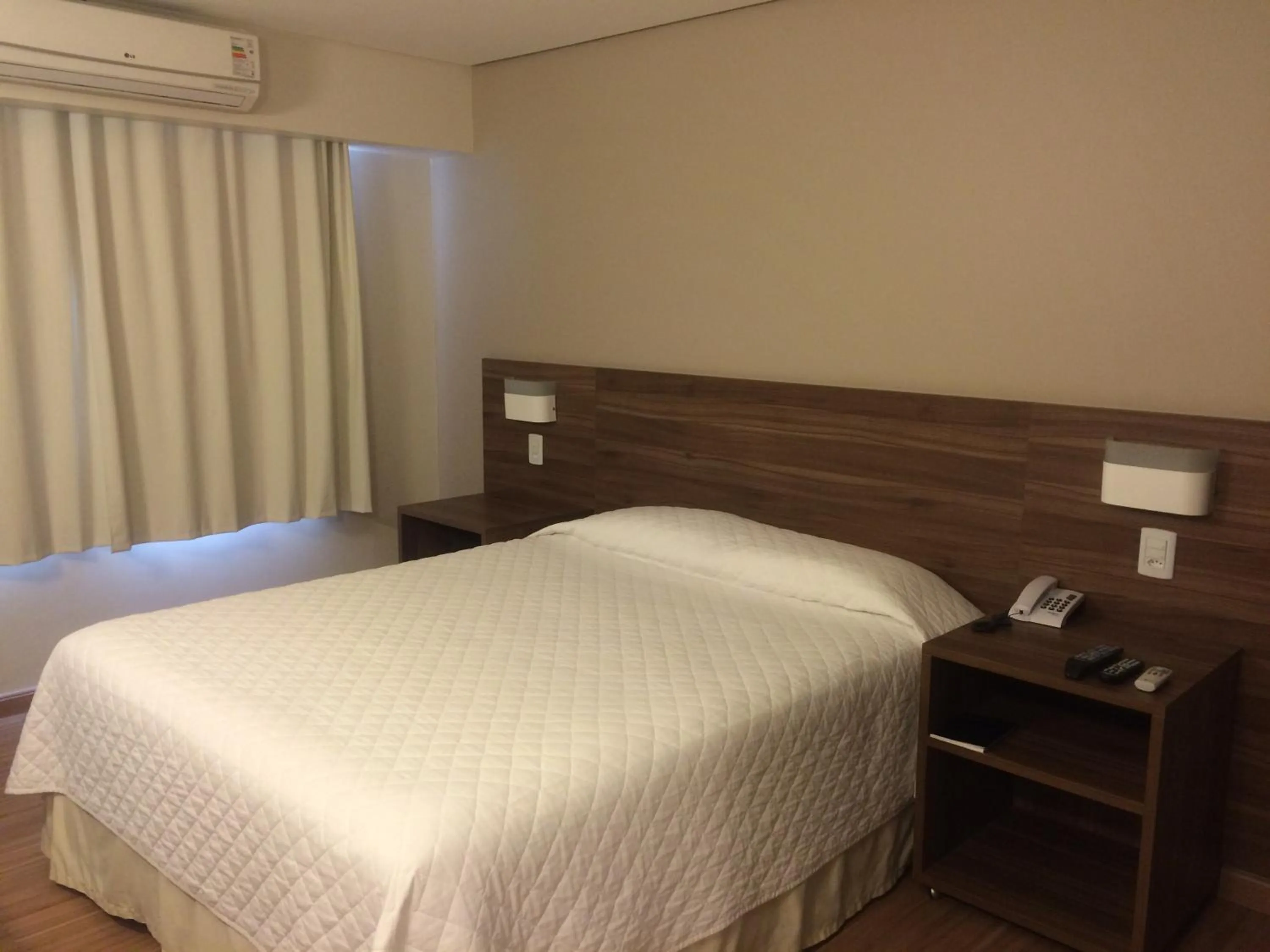 Photo of the whole room, Bed in Mogano Business Hotel- ELETROPOSTO