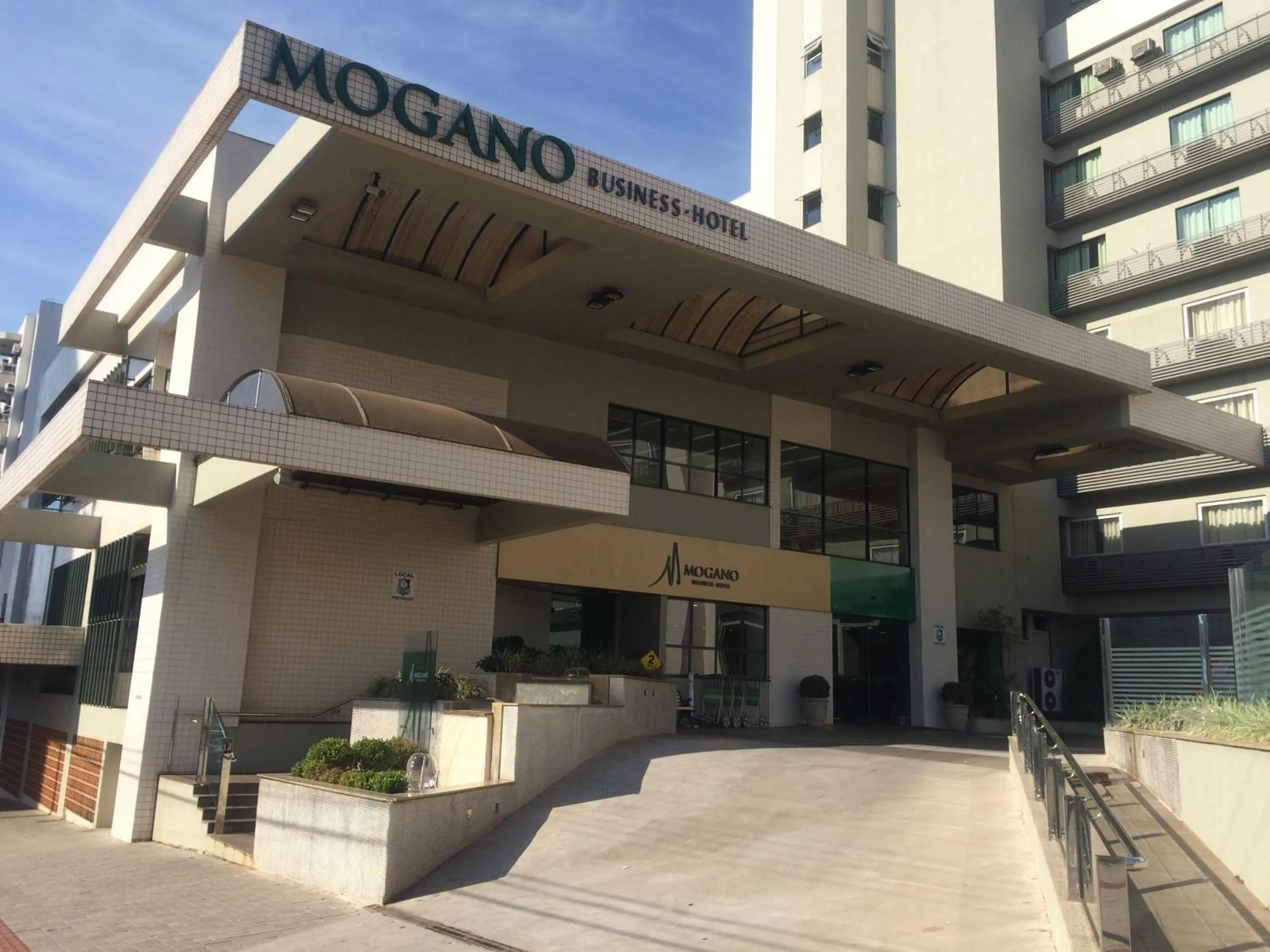 Facade/entrance in Mogano Business Hotel- ELETROPOSTO