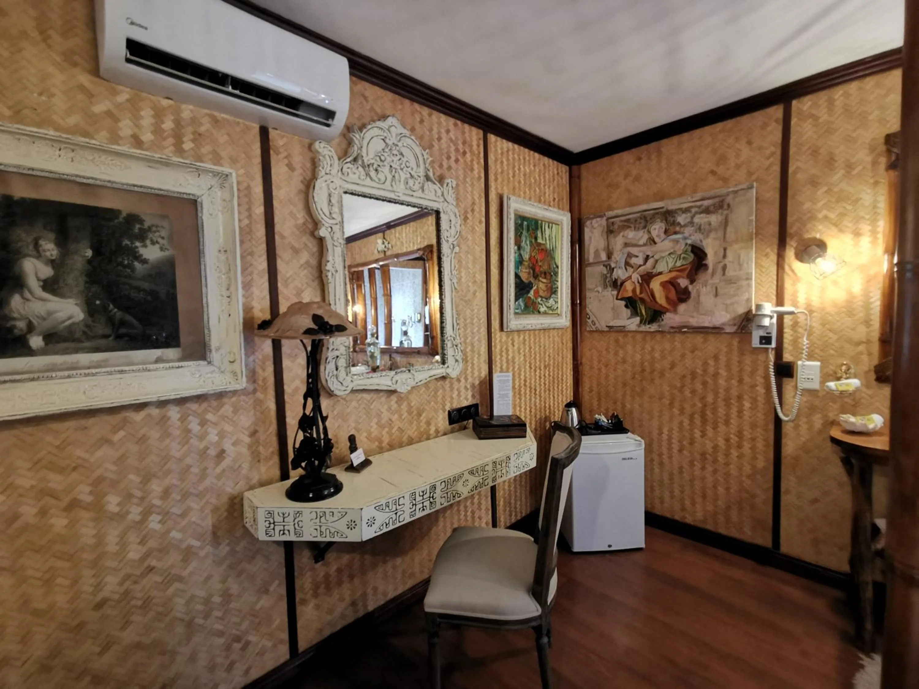 Decorative detail in Hôtel Fenua Mata'i'oa