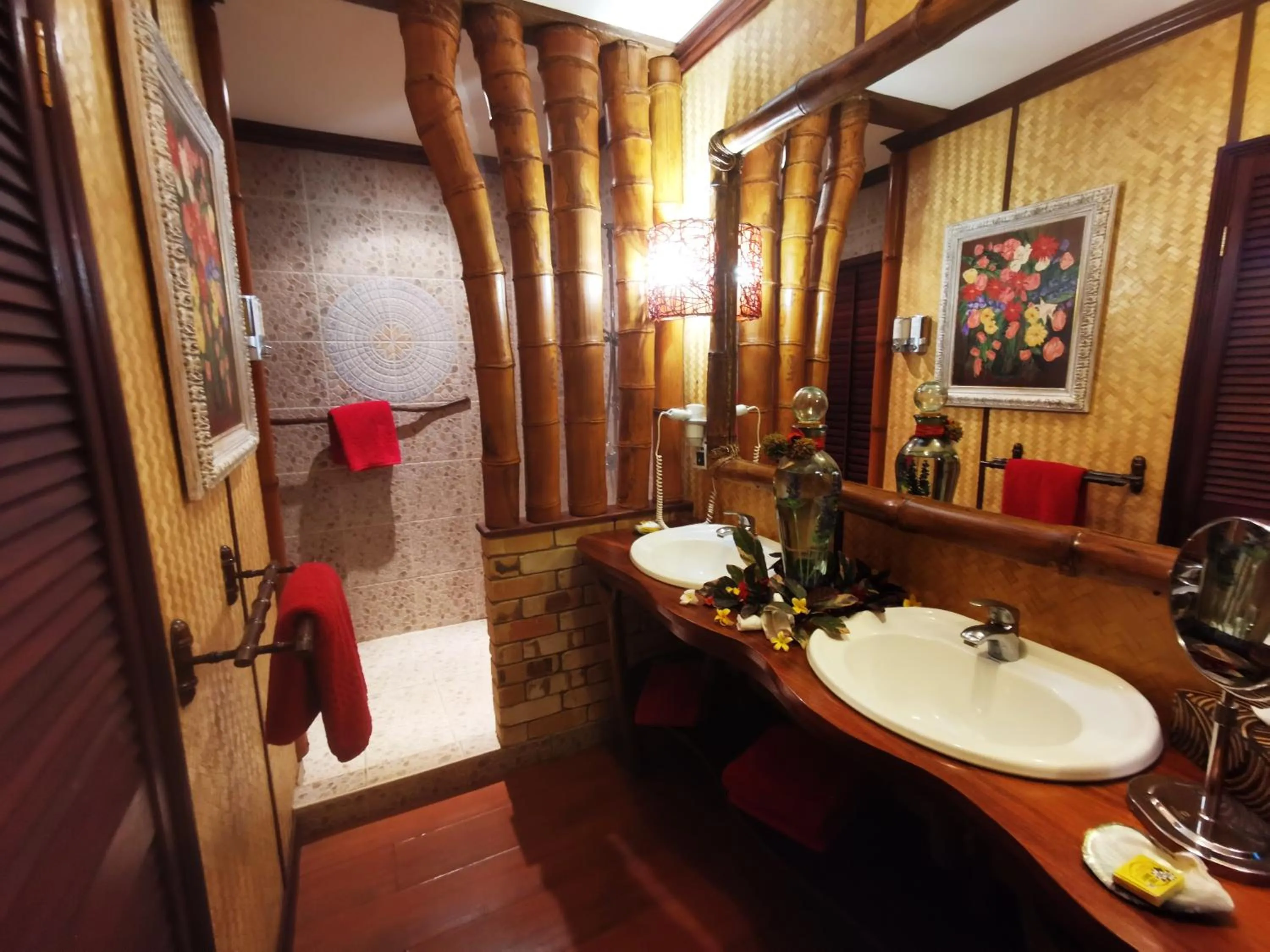 Bathroom in Hôtel Fenua Mata'i'oa