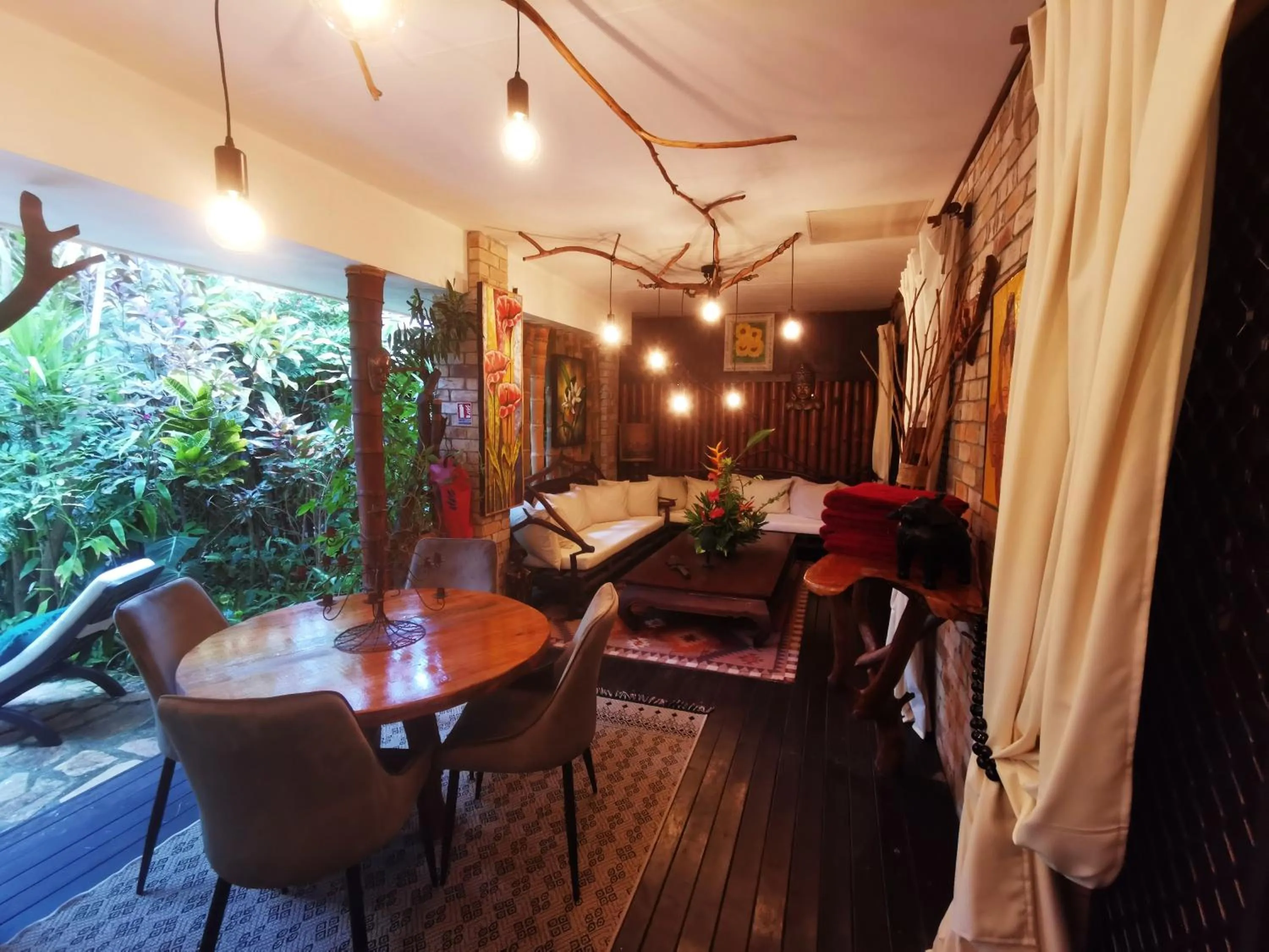 Patio in Hôtel Fenua Mata'i'oa