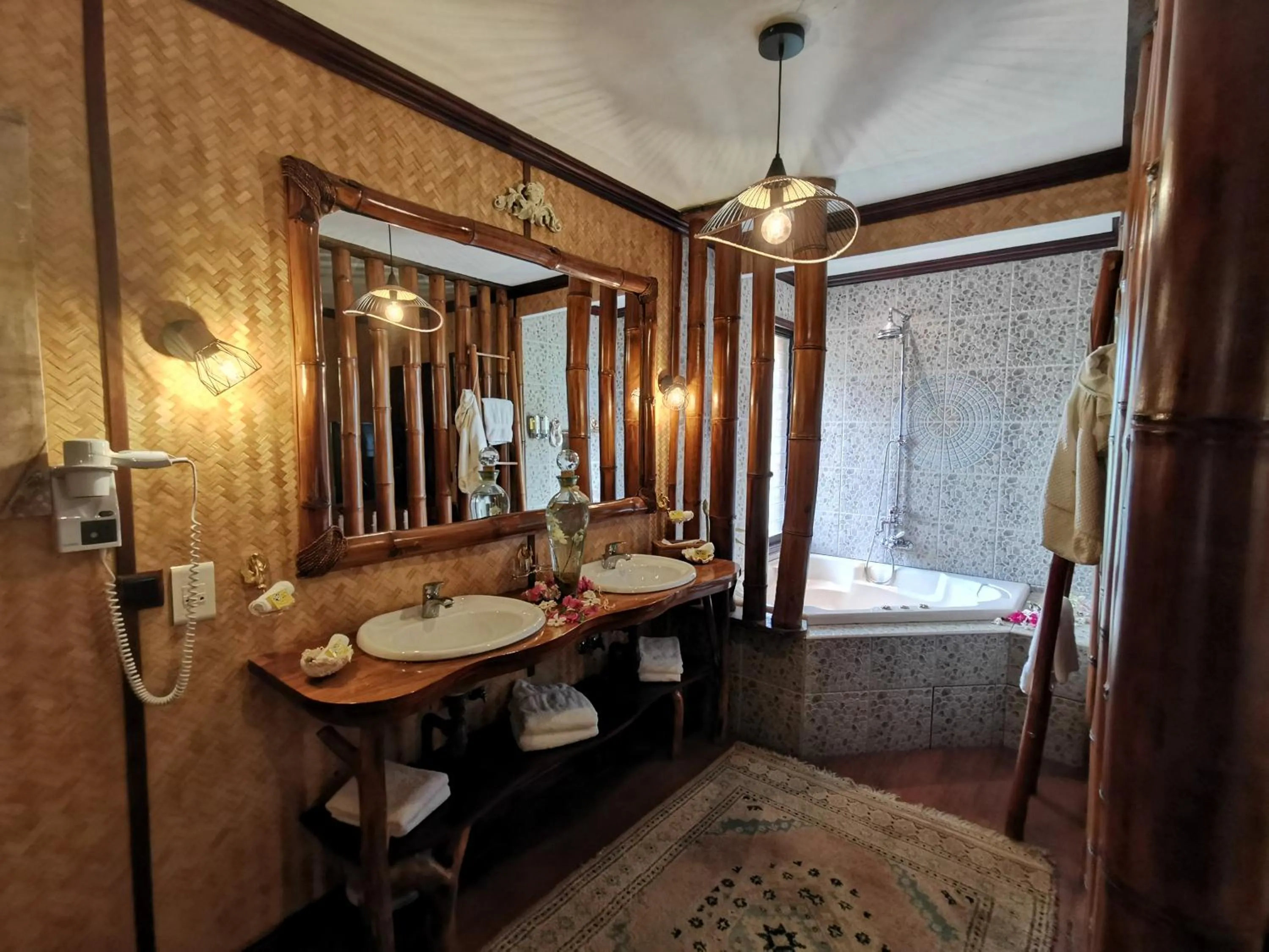 Bathroom in Hôtel Fenua Mata'i'oa