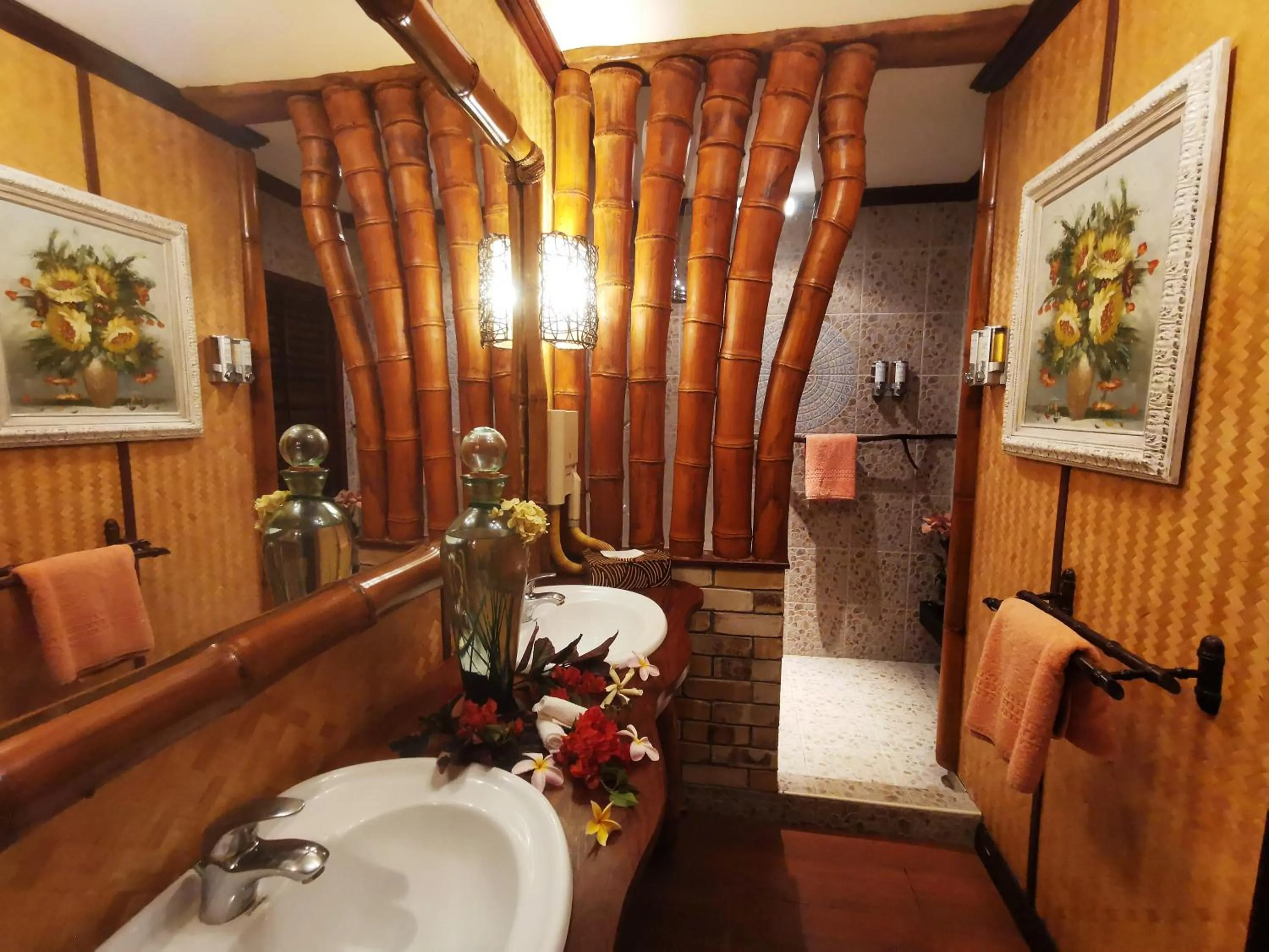 Bathroom in Hôtel Fenua Mata'i'oa