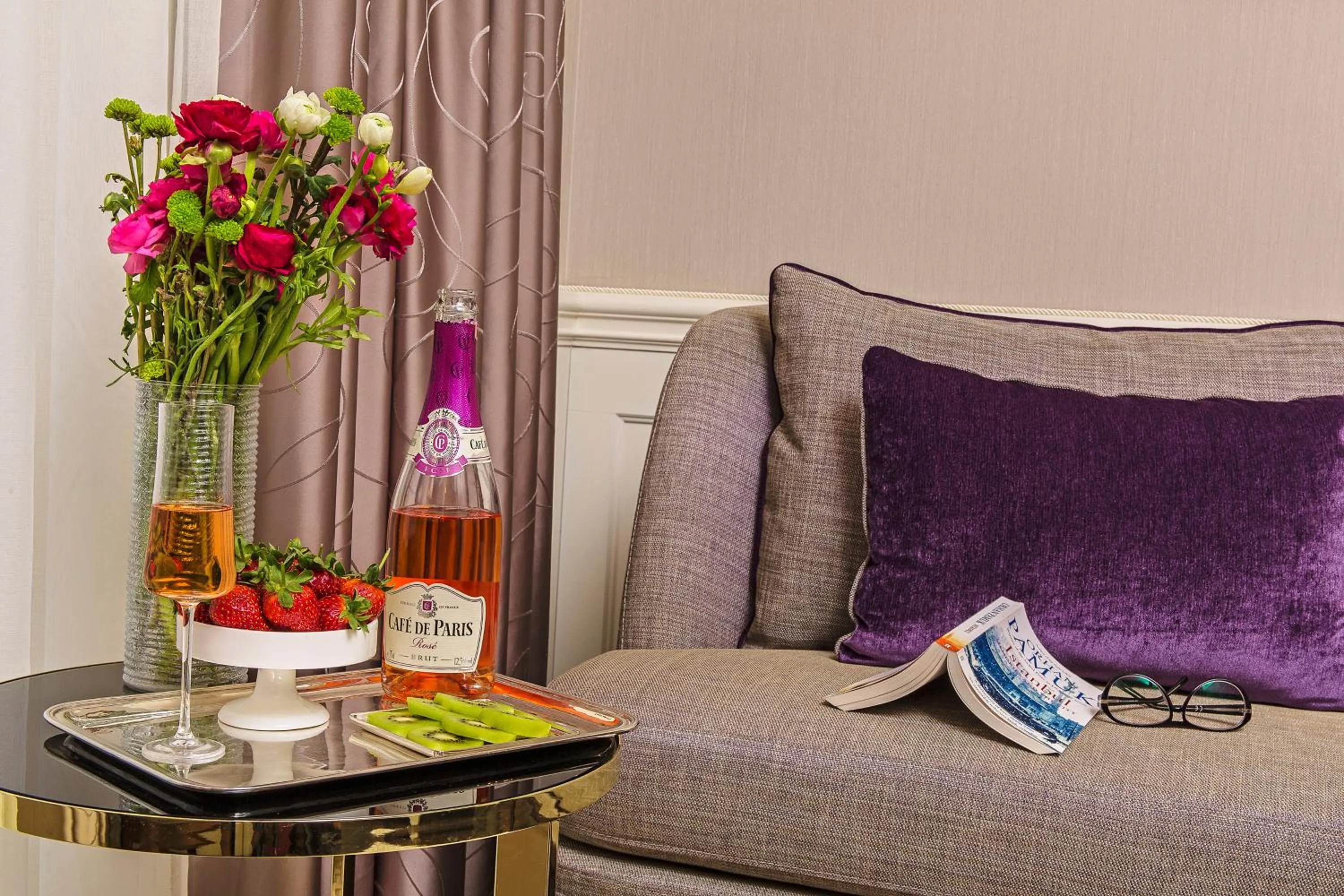 Living room in Meroddi Bağdatlıyan - 1892 Heritage Rooms by Galata Tower