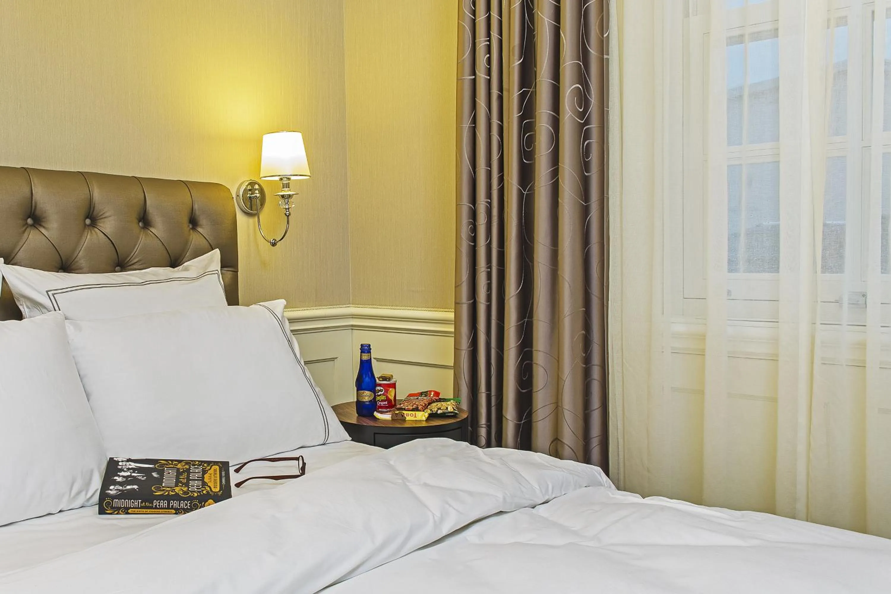 Bedroom, Bed in Meroddi Bağdatlıyan - 1892 Heritage Rooms by Galata Tower